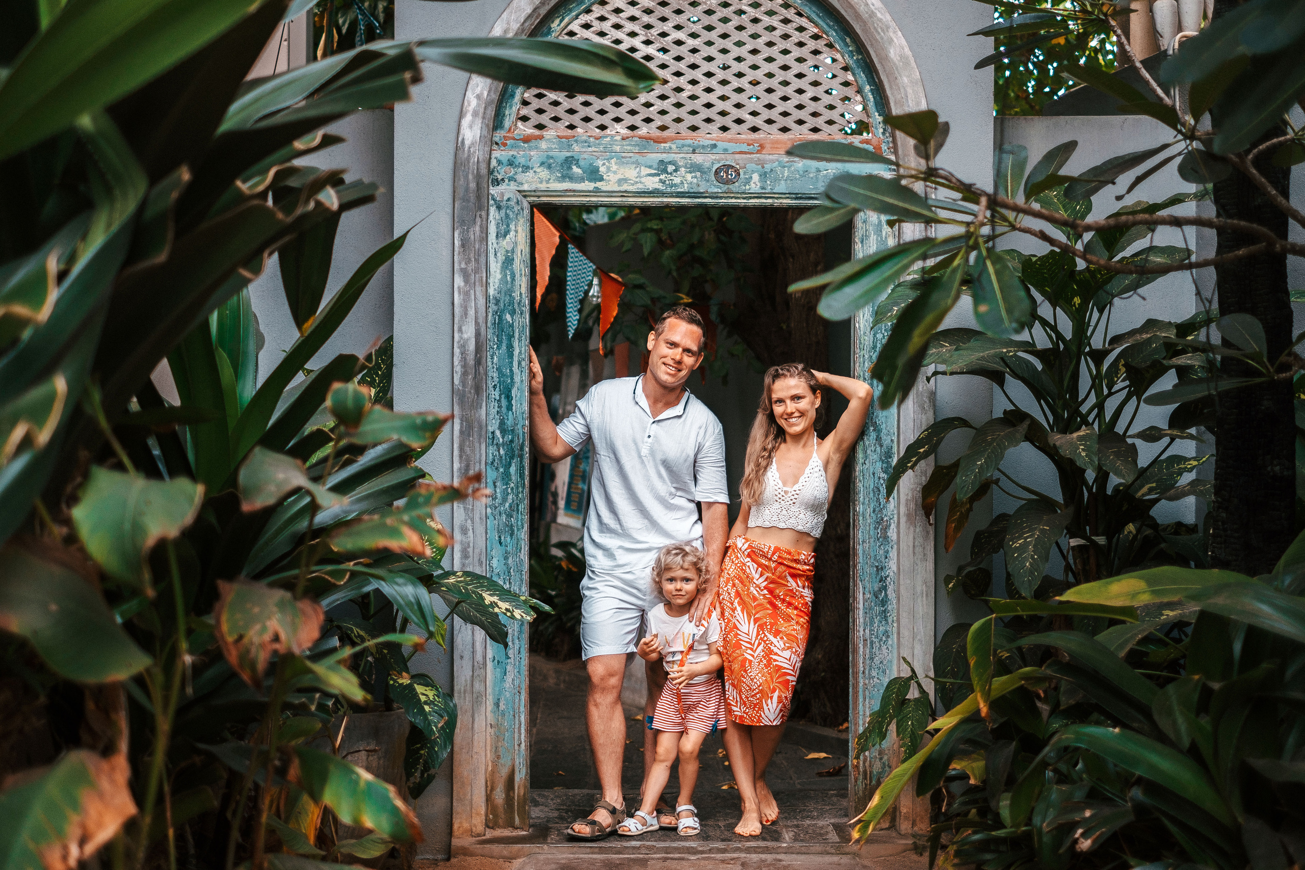 Gena+Katya+Liza Dalavella beach. Ivan Skufinsky — wedding and family photographer in Vancouver