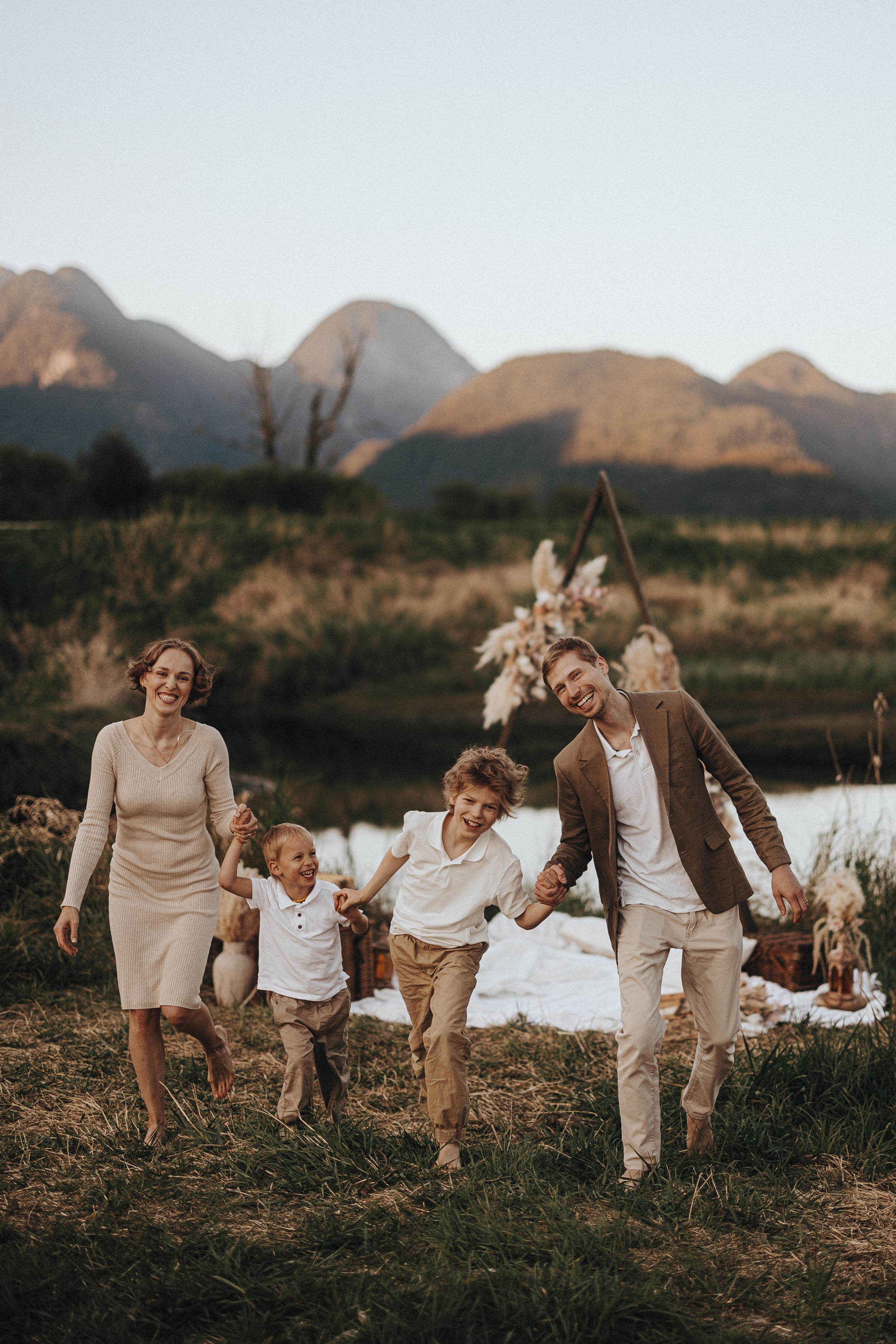 Family photo shoot at Pitt lake Vancouver BC. Ivan Skufinsky — wedding and family photographer in Vancouver