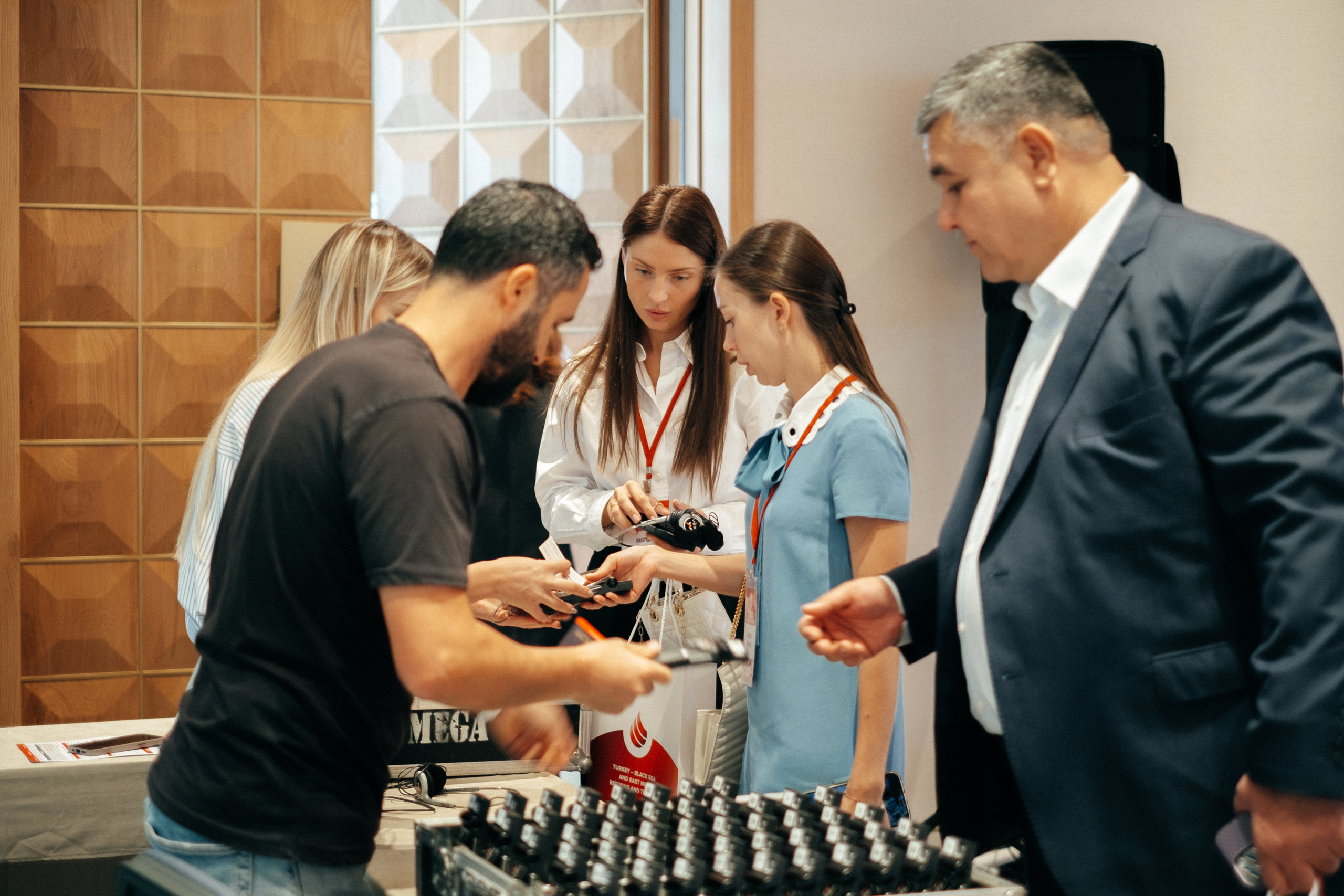 EXECUTIVE RETREAT Izmir Confidence Information Services. Ivan Skufinsky — wedding and family photographer in Vancouver