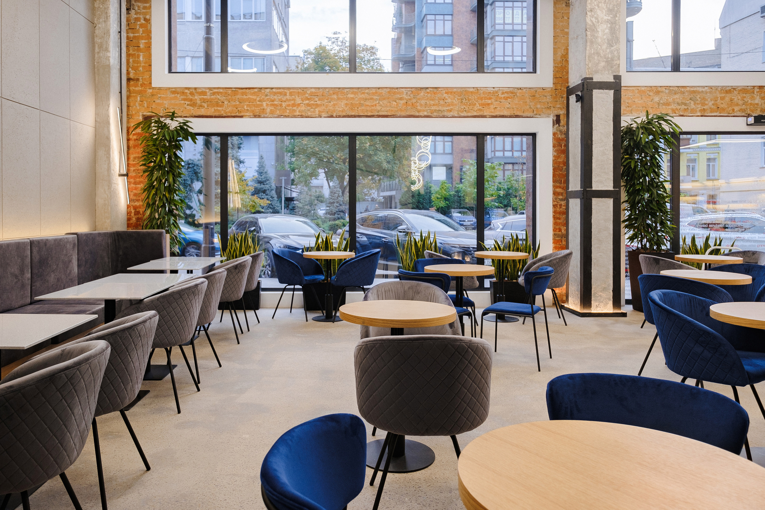 COFFEE HOUSE ТУТ БУДЕ. Ivan Skufinsky — wedding and family photographer in Vancouver