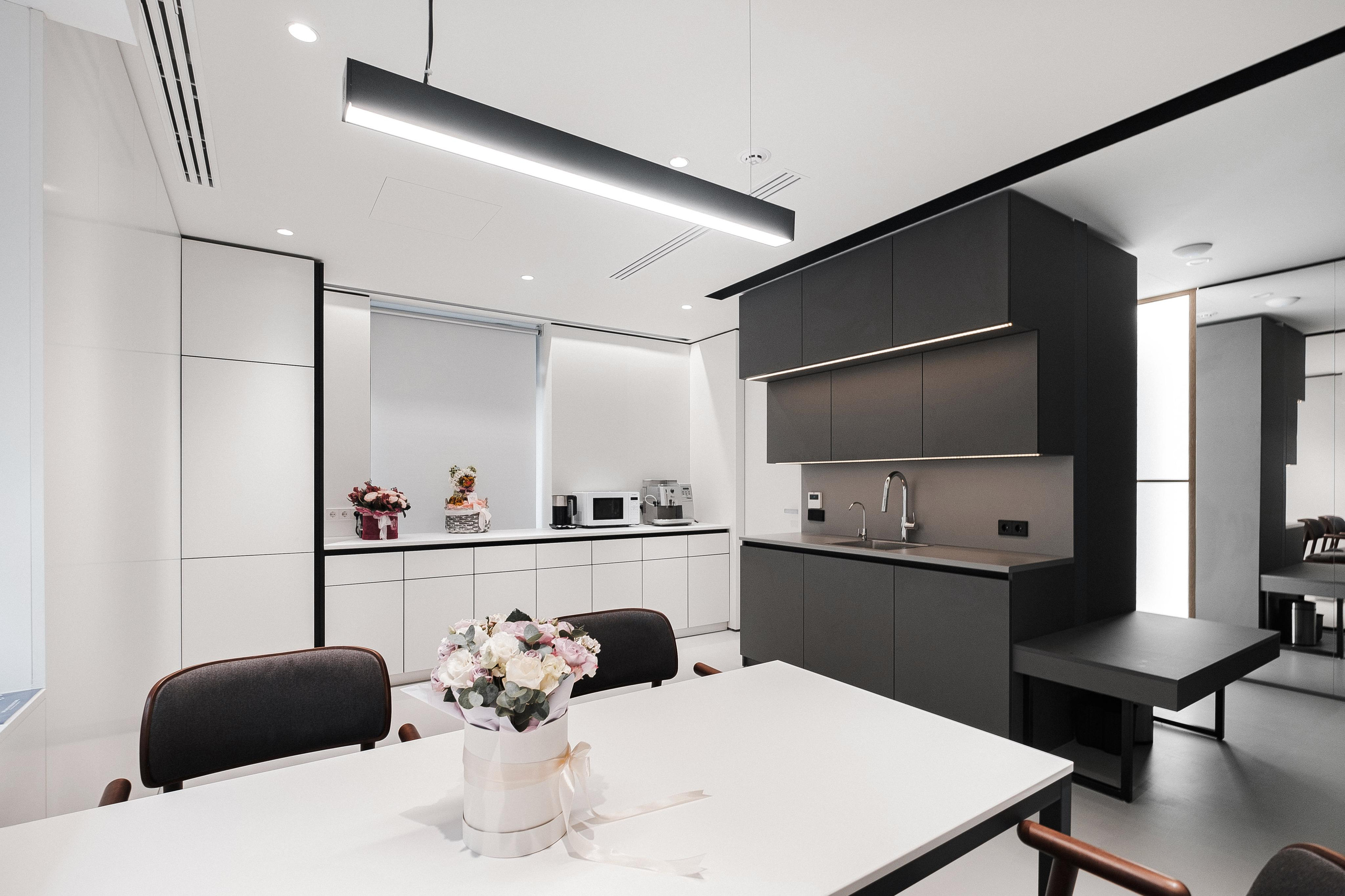 BEAUTY SAIOON OI. Ivan Skufinsky — wedding and family photographer in Vancouver