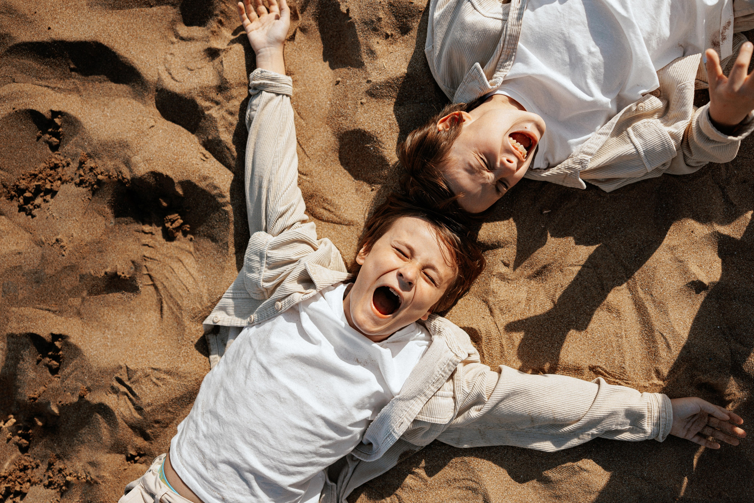 Family photo session on the beach in Vancouver BC Сanada. Twins. Ivan Skufinsky — wedding and family photographer in Vancouver