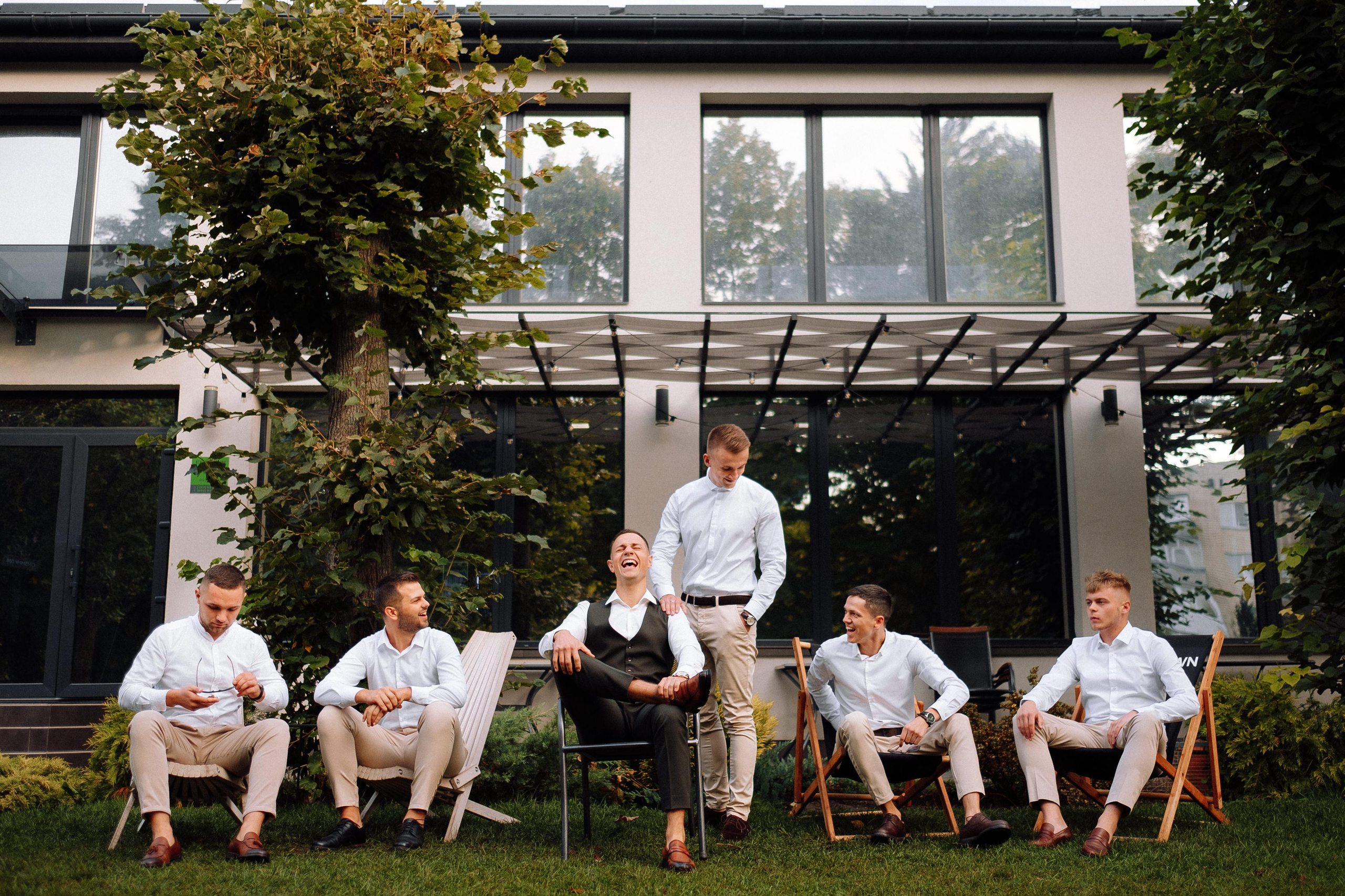 сборы жениха, жених с друзьями