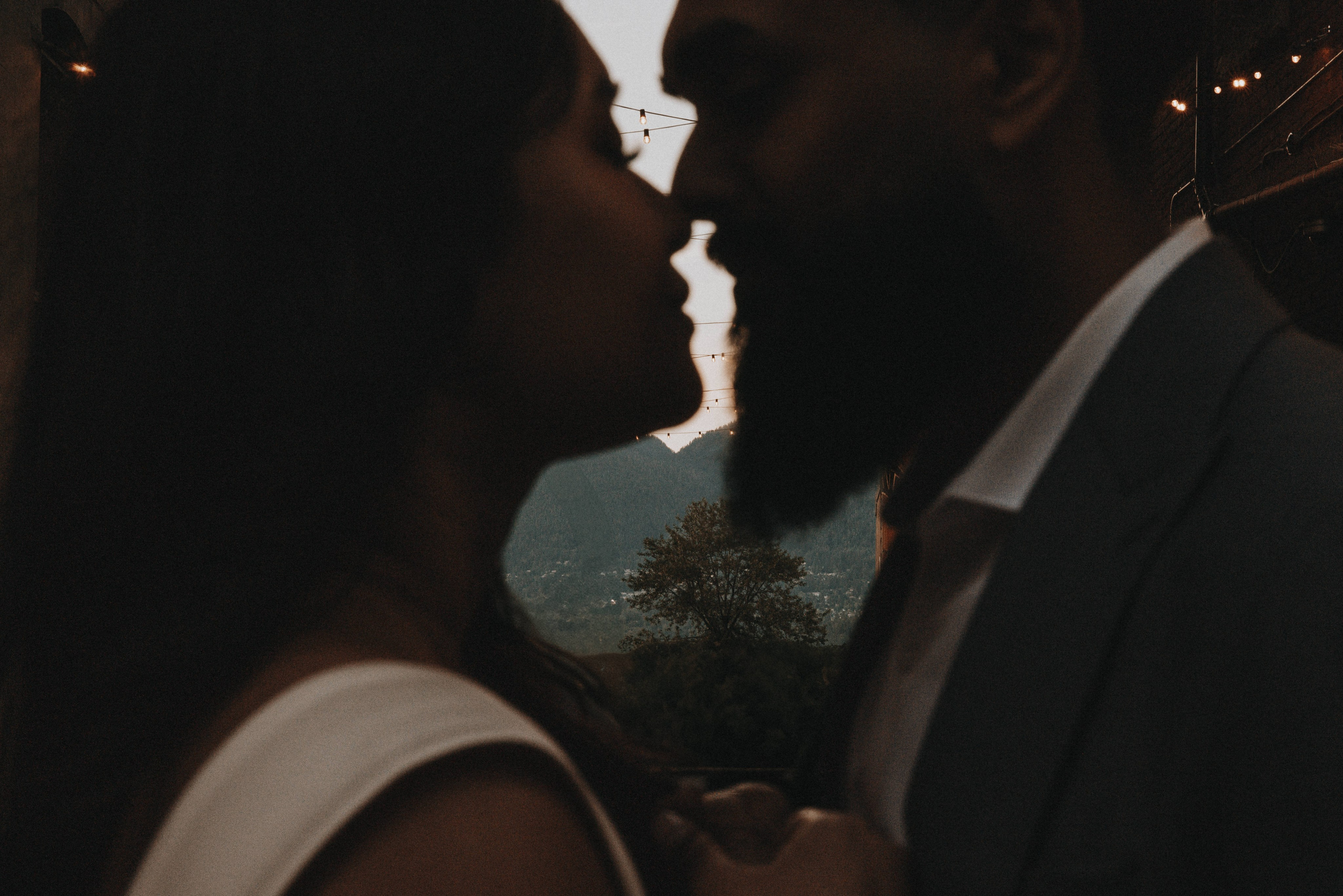 Engagement photographer vancouver. Ivan Skufinsky — wedding and family photographer in Vancouver