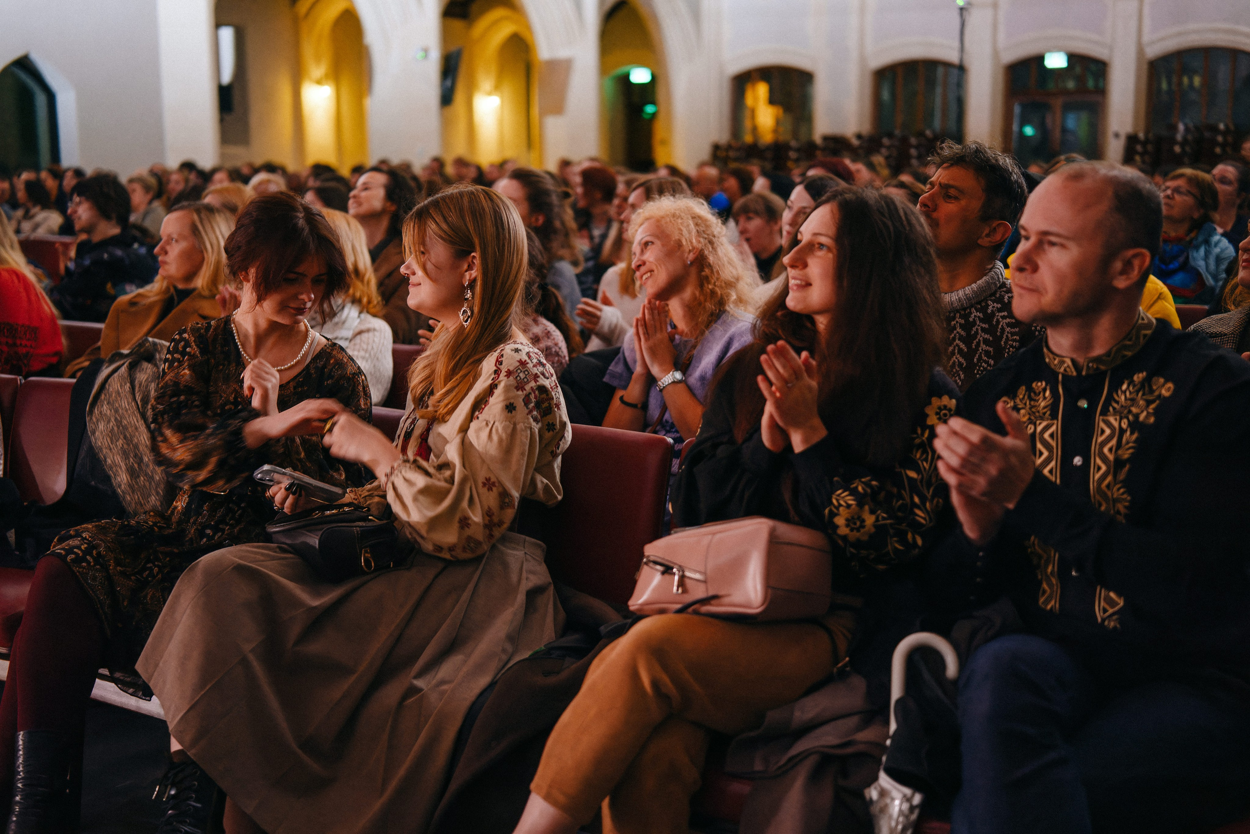 Live concert photography from Vivienne Mort in Vancouver 2025. Ivan Skufinsky — wedding and family photographer in Vancouver