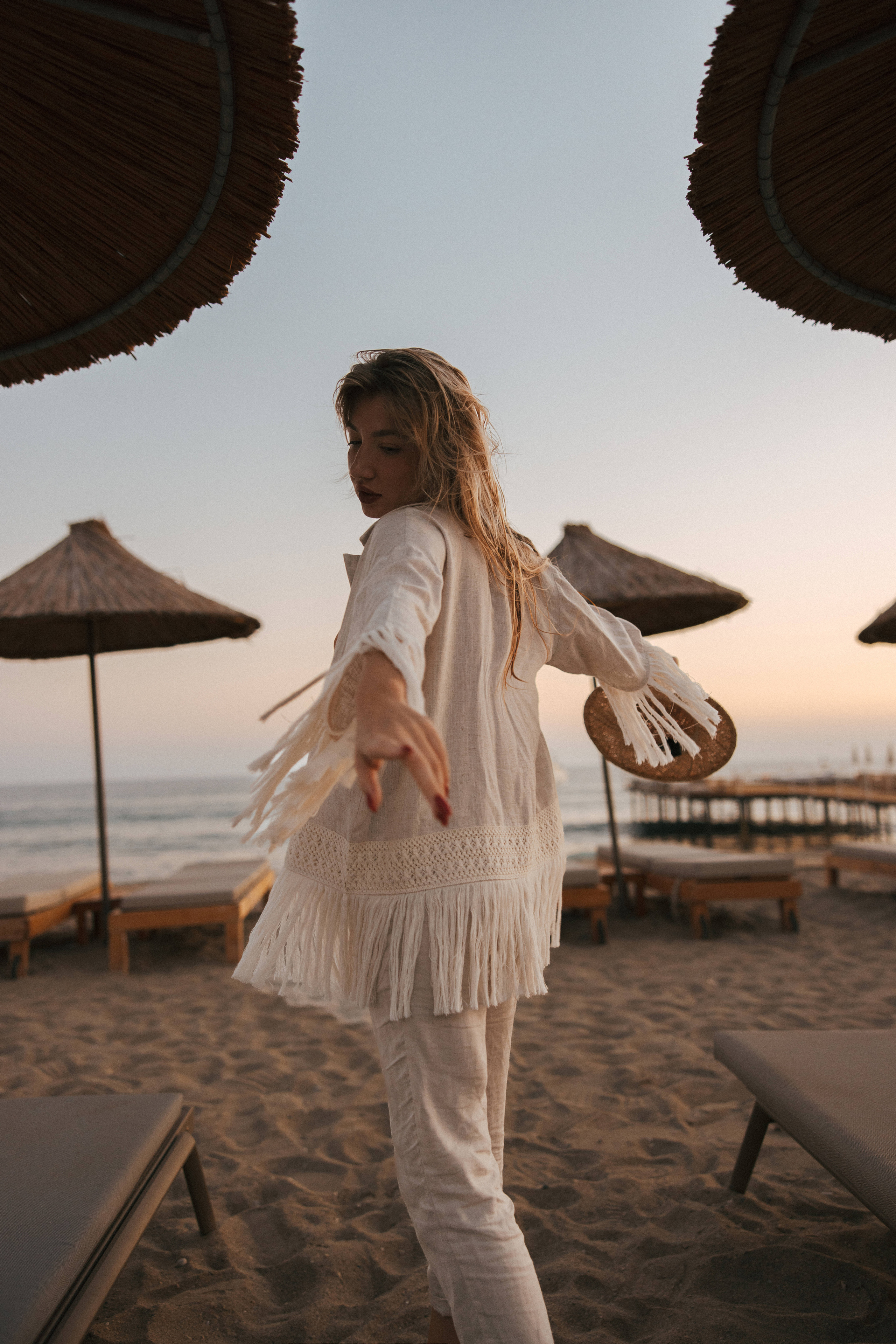 Masha Zhuuuk. Sunset Sea. Ivan Skufinsky — wedding and family photographer in Vancouver