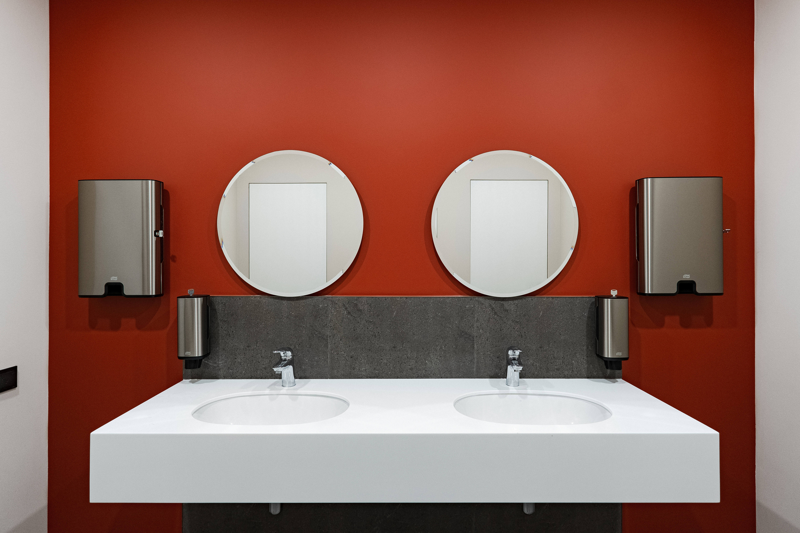 BC FORUM ORGANOSYN. Ivan Skufinsky — wedding and family photographer in Vancouver