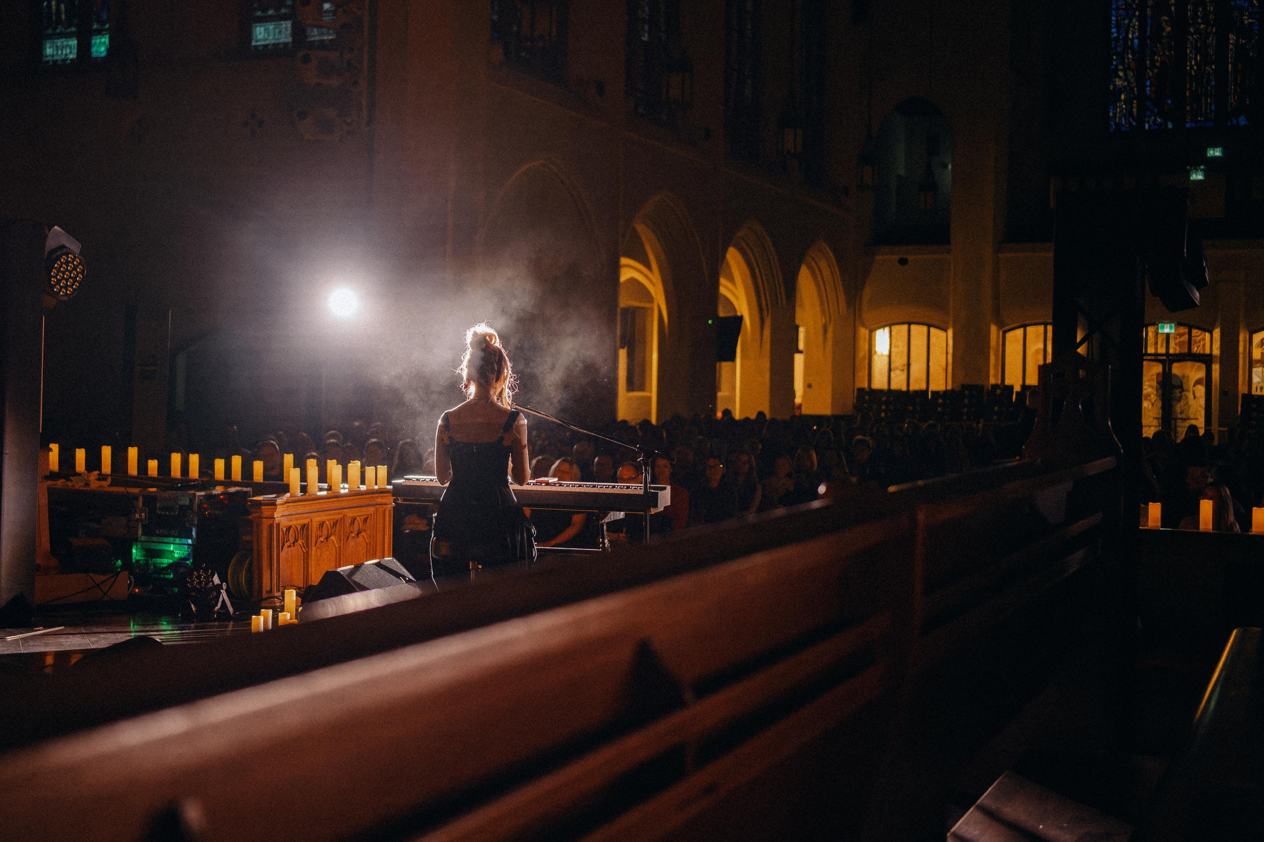 Live concert photography from Vivienne Mort in Vancouver 2025. Ivan Skufinsky — wedding and family photographer in Vancouver