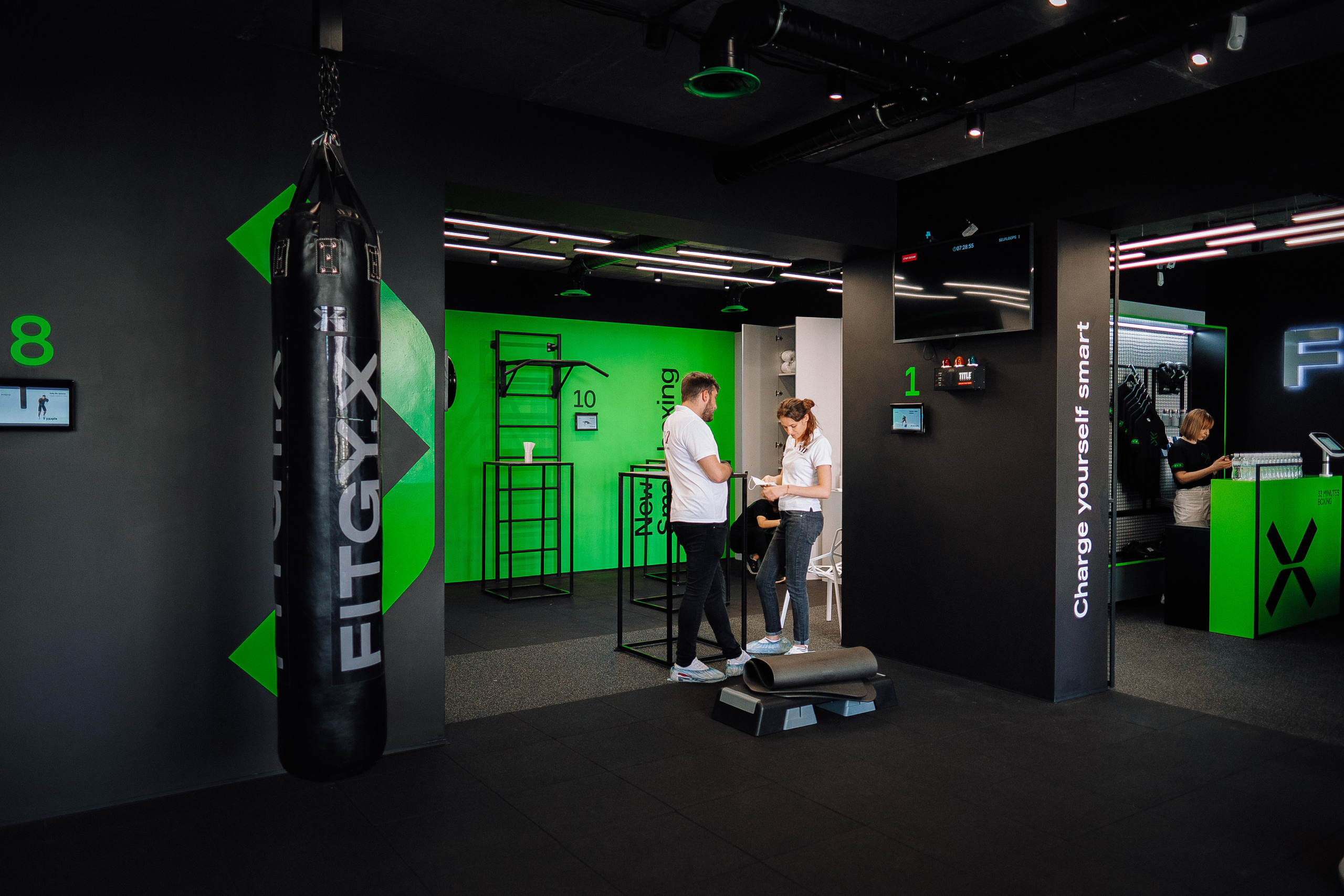 FitgyX контент 1 интерьер. Ivan Skufinsky — wedding and family photographer in Vancouver