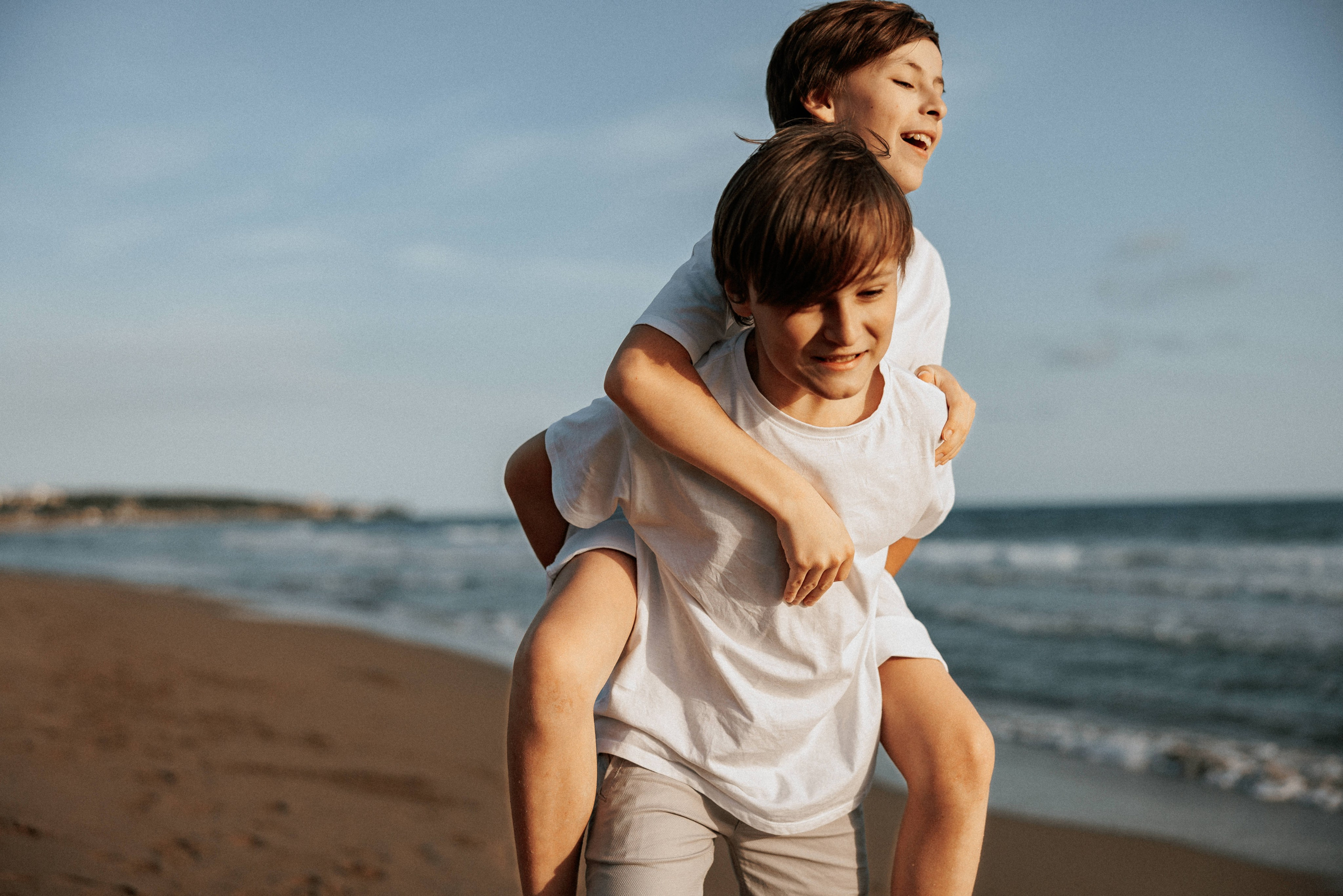 Family photo session on the beach in Vancouver BC Сanada. Twins. Ivan Skufinsky — wedding and family photographer in Vancouver