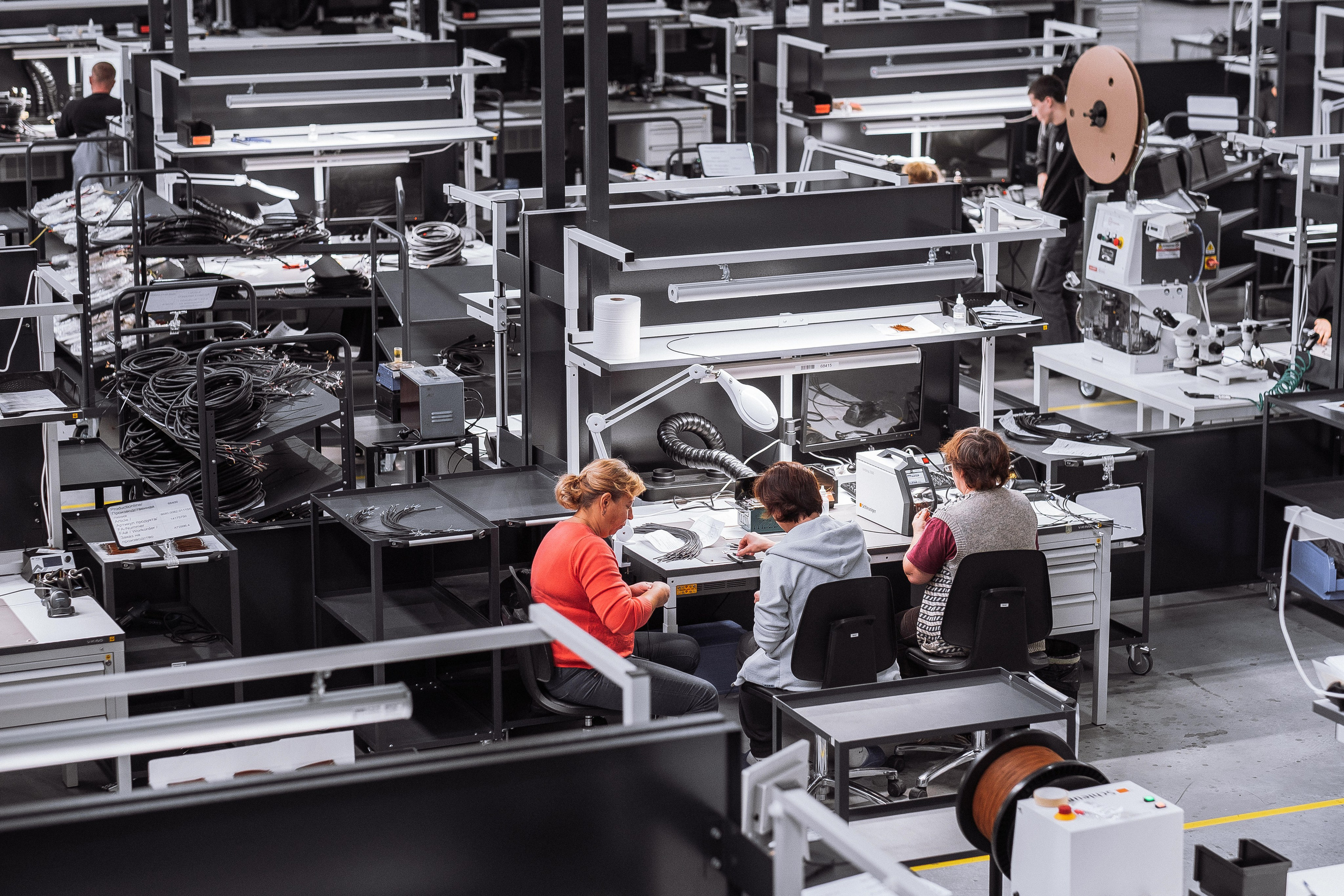 E & E Cable Solutions Factory. Ivan Skufinsky — wedding and family photographer in Vancouver