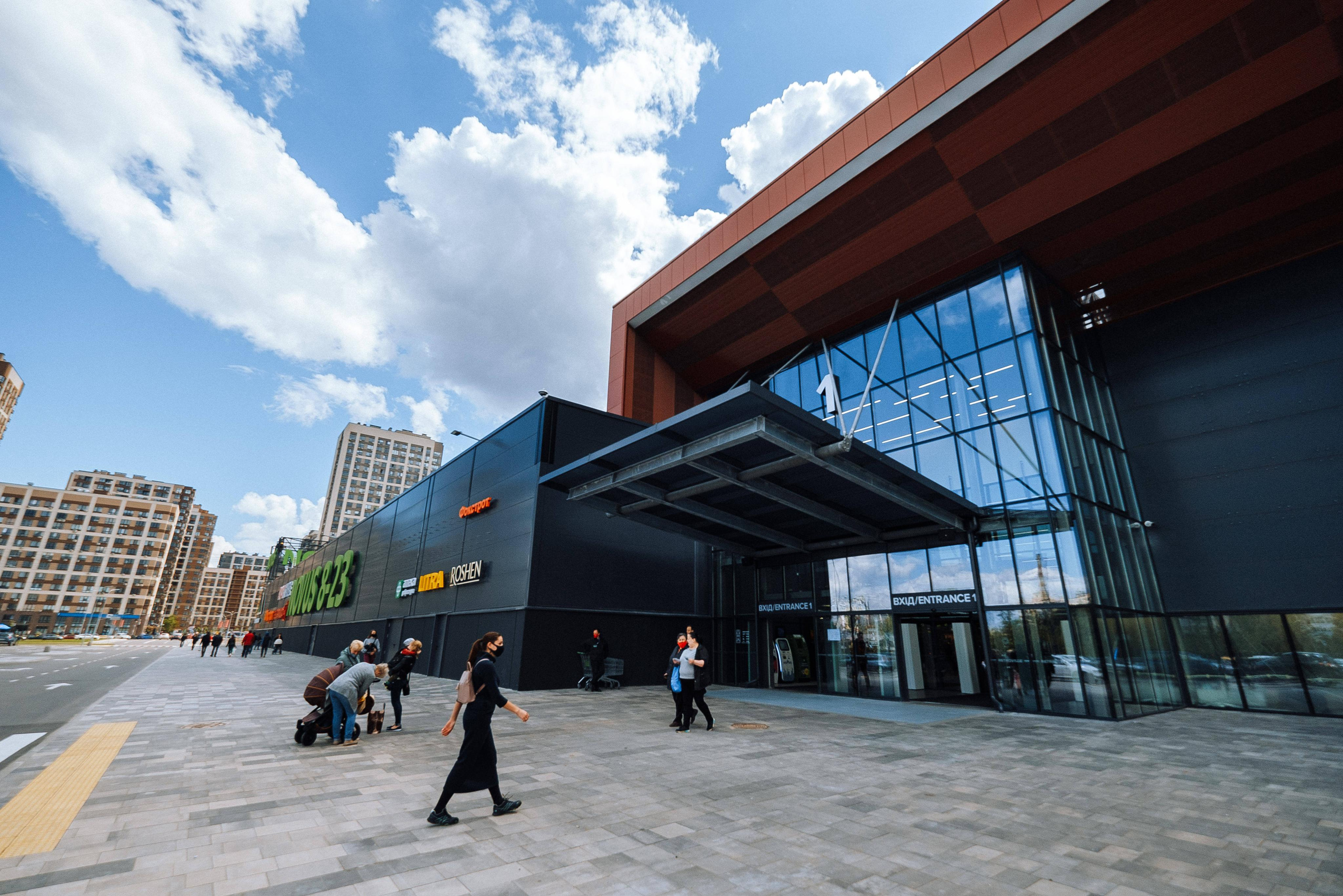 EXTERIER RETROVILLE. Ivan Skufinsky — wedding and family photographer in Vancouver