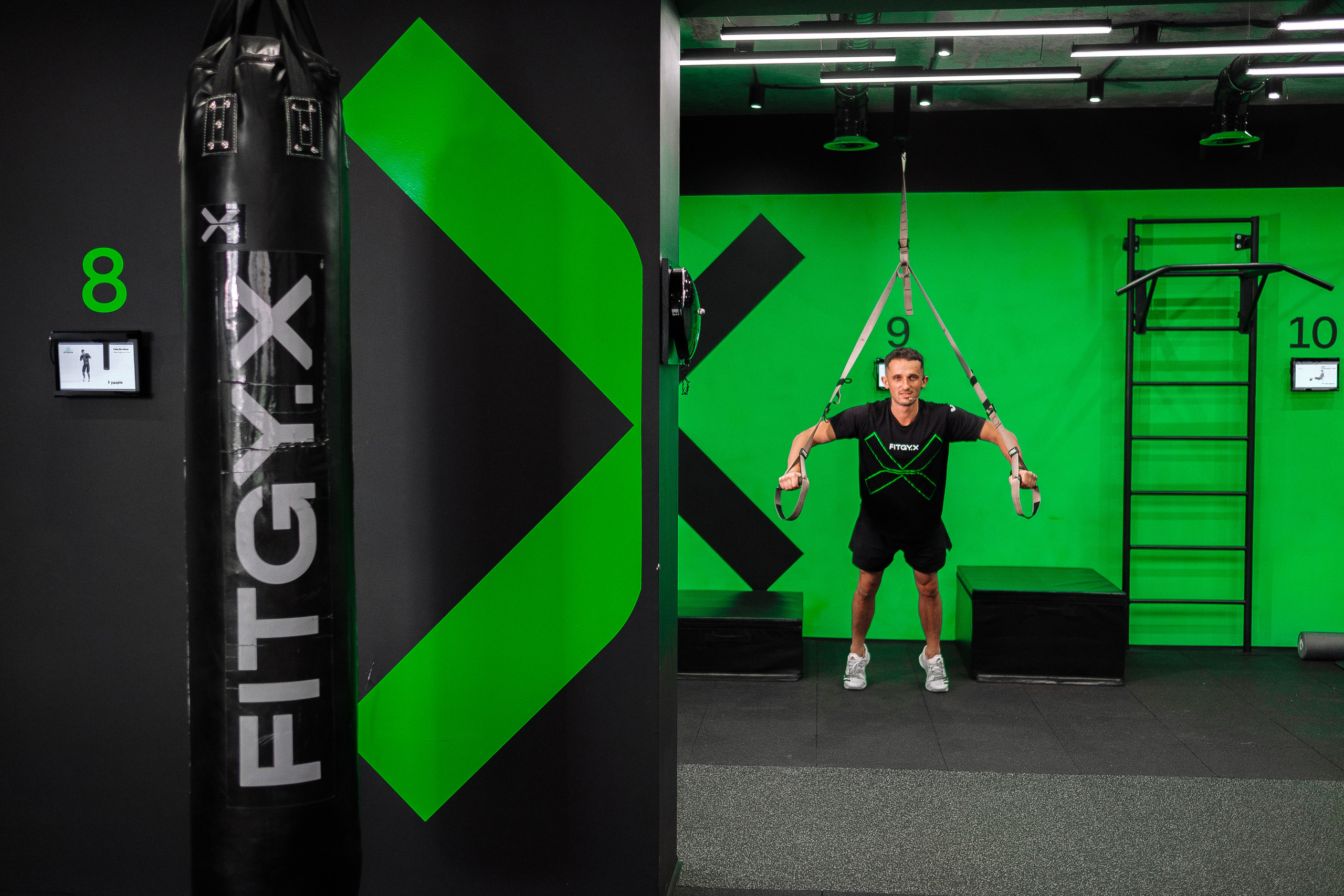 FitgyX контент 1 интерьер. Ivan Skufinsky — wedding and family photographer in Vancouver