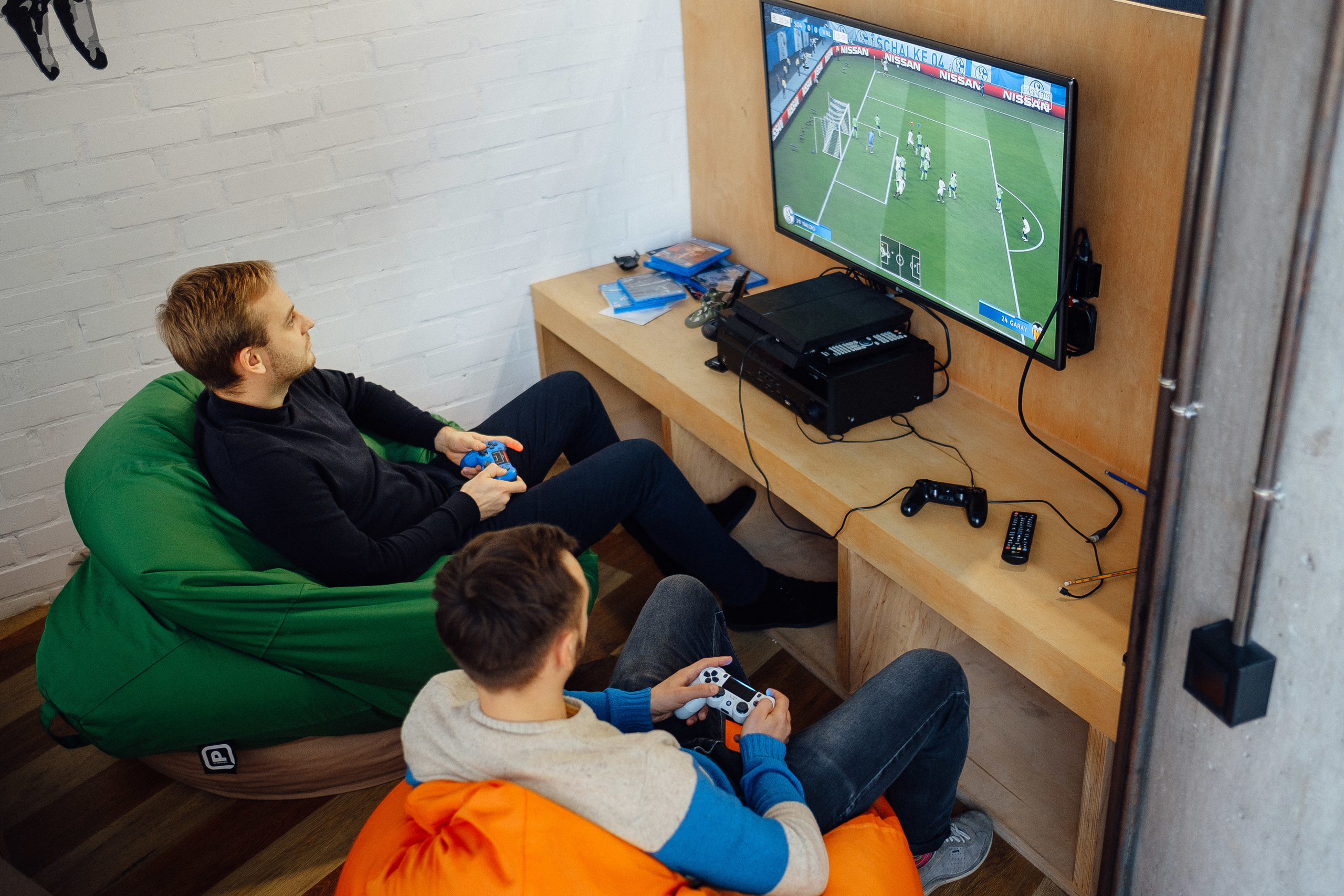 Фотоэкскурсия в компанию OLX. Ivan Skufinsky — wedding and family photographer in Vancouver