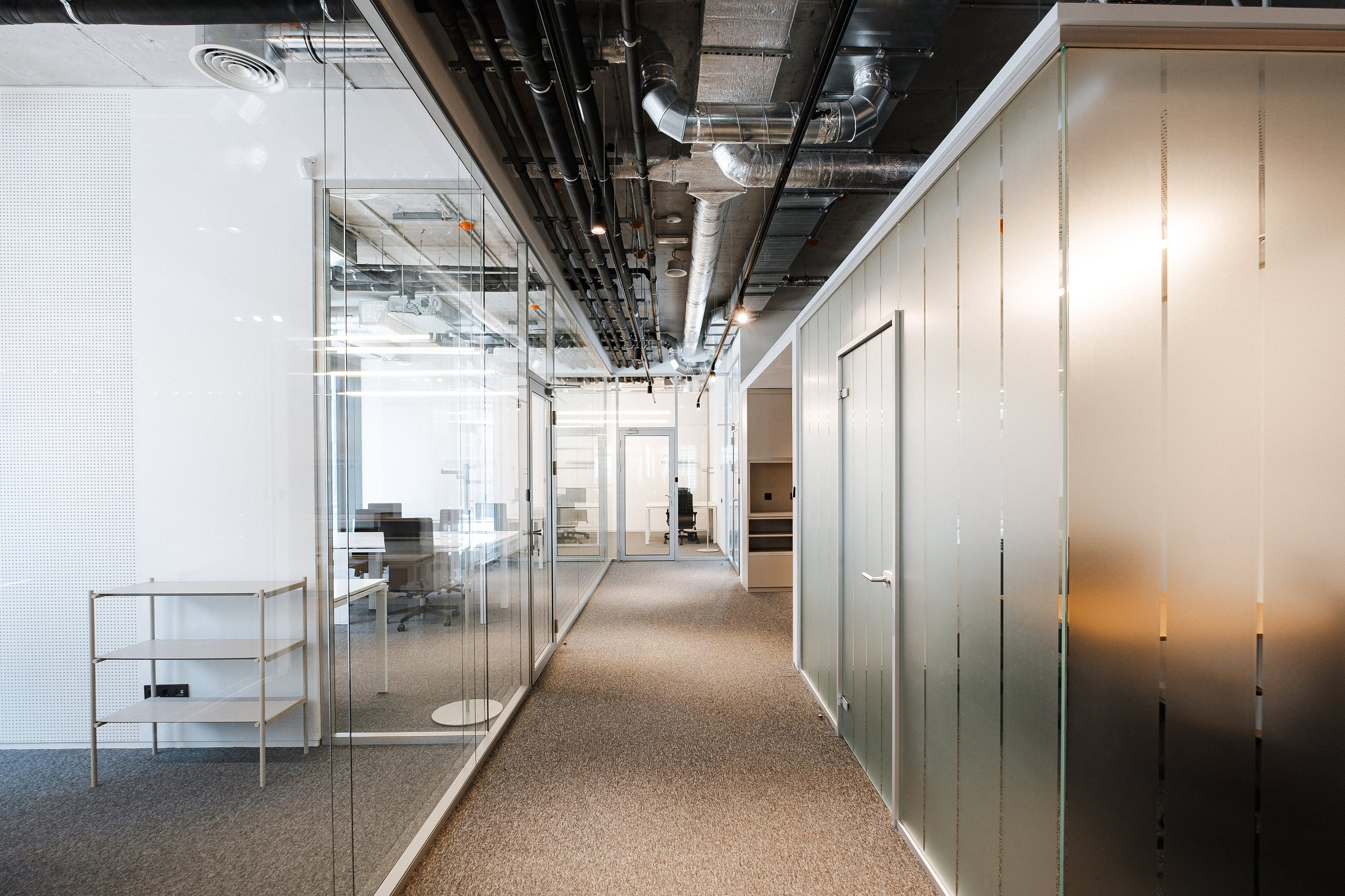 Interior photographer and videographer in Vancouver, BC, Canada. Ivan Skufinsky — wedding and family photographer in Vancouver