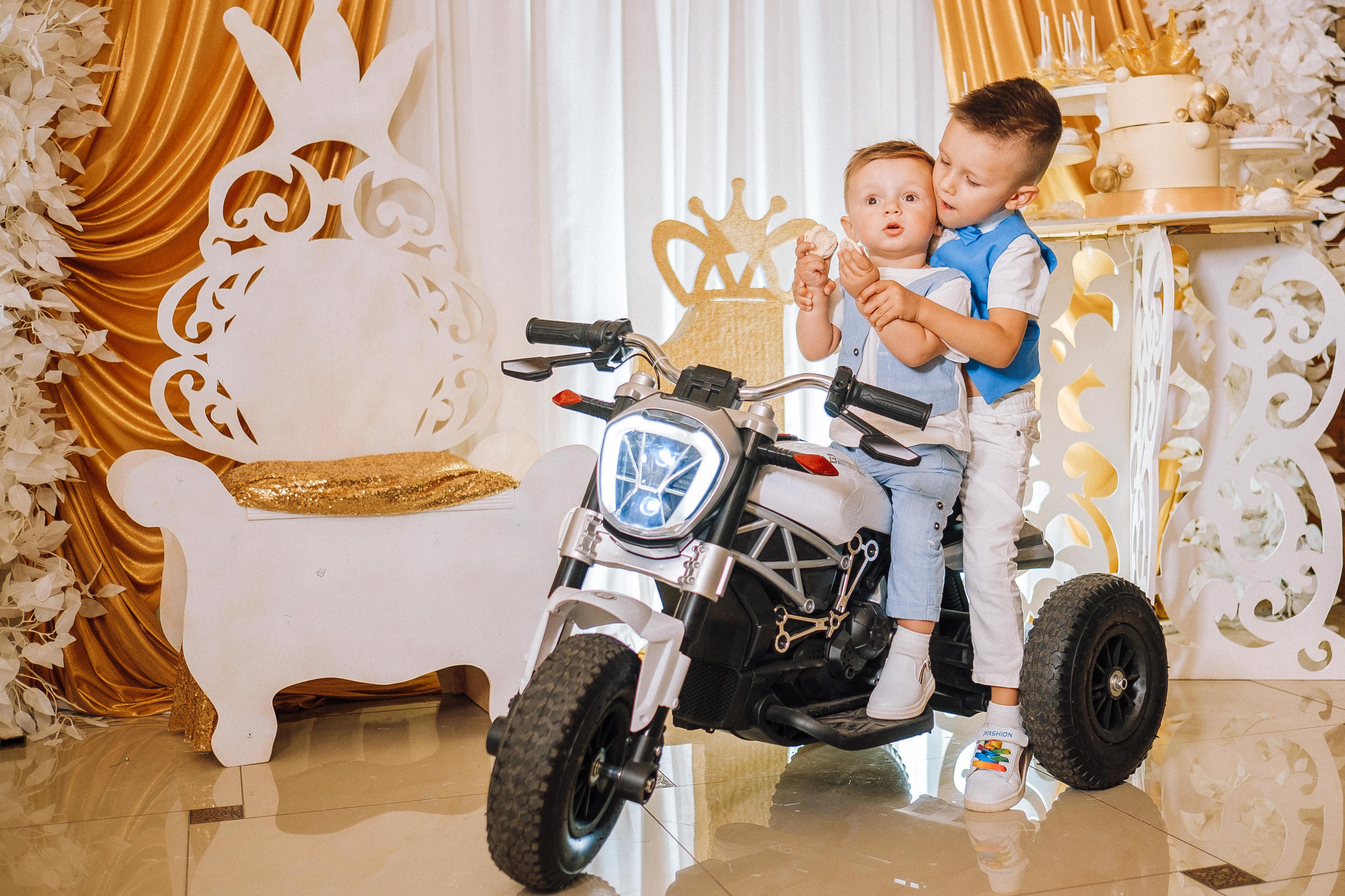 Версаль. Назару 1 рік =). Ivan Skufinsky — wedding and family photographer in Vancouver