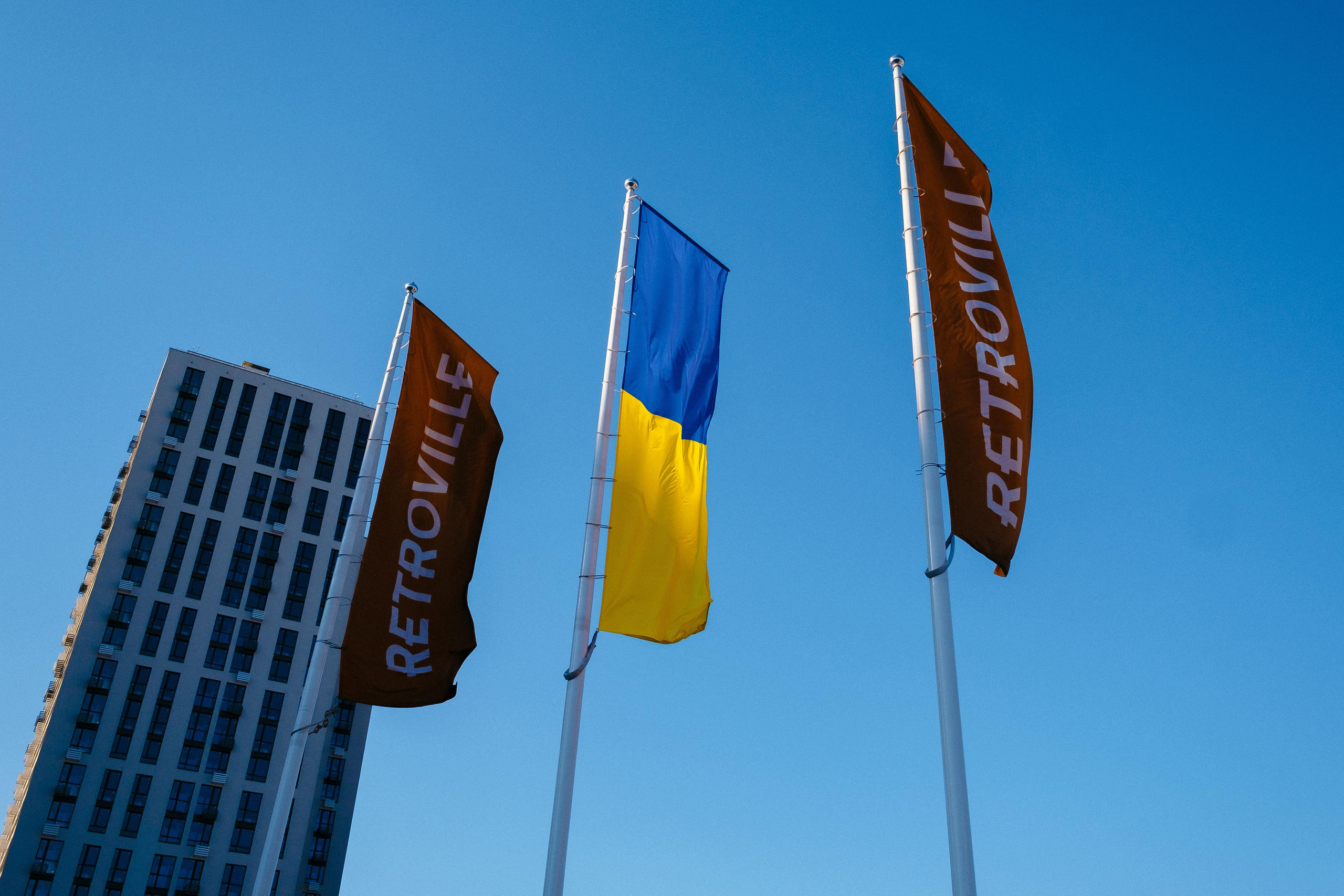 EXTERIER RETROVILLE. Ivan Skufinsky — wedding and family photographer in Vancouver