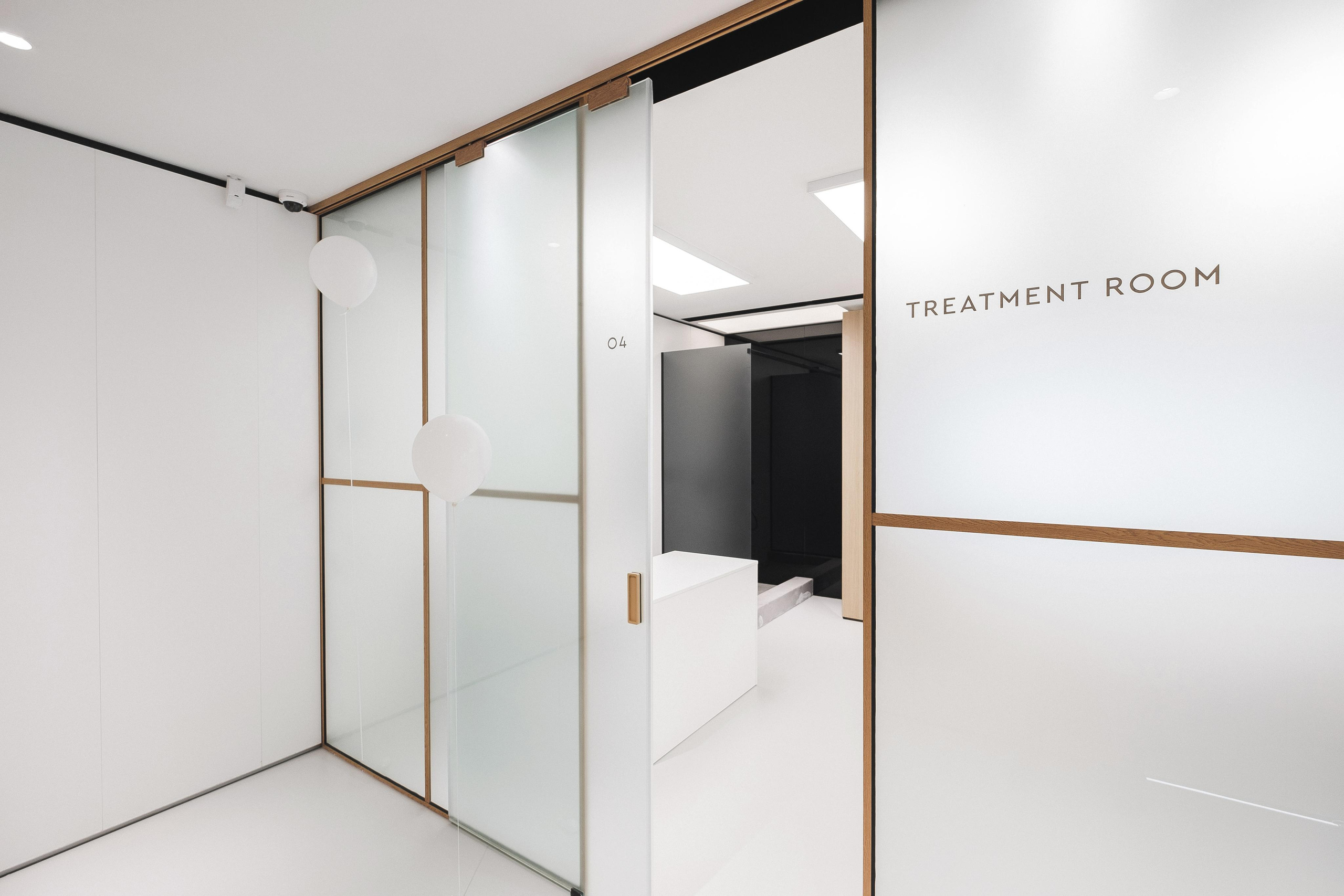 BEAUTY SAIOON OI. Ivan Skufinsky — wedding and family photographer in Vancouver