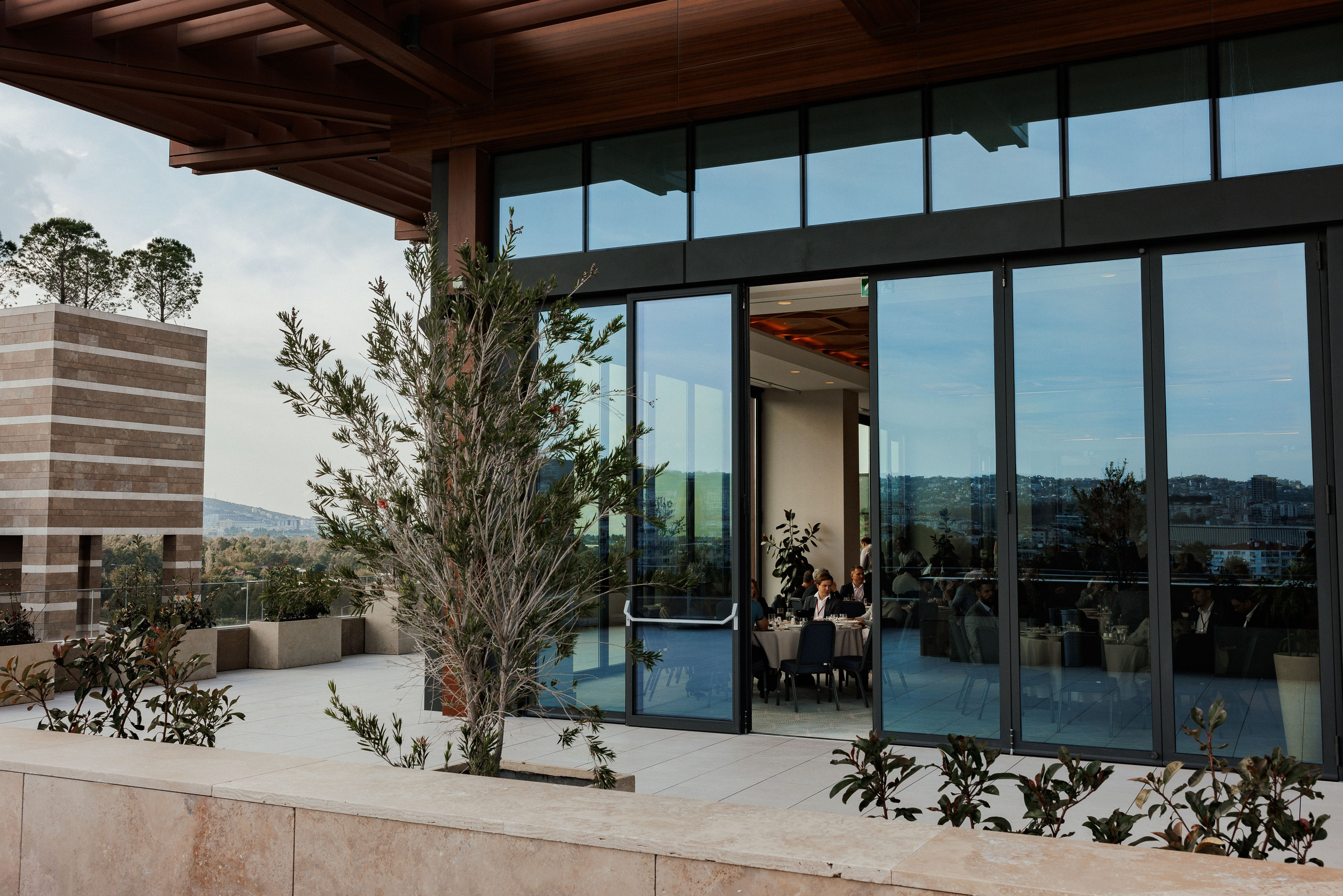 EXECUTIVE RETREAT Izmir Confidence Information Services. Ivan Skufinsky — wedding and family photographer in Vancouver