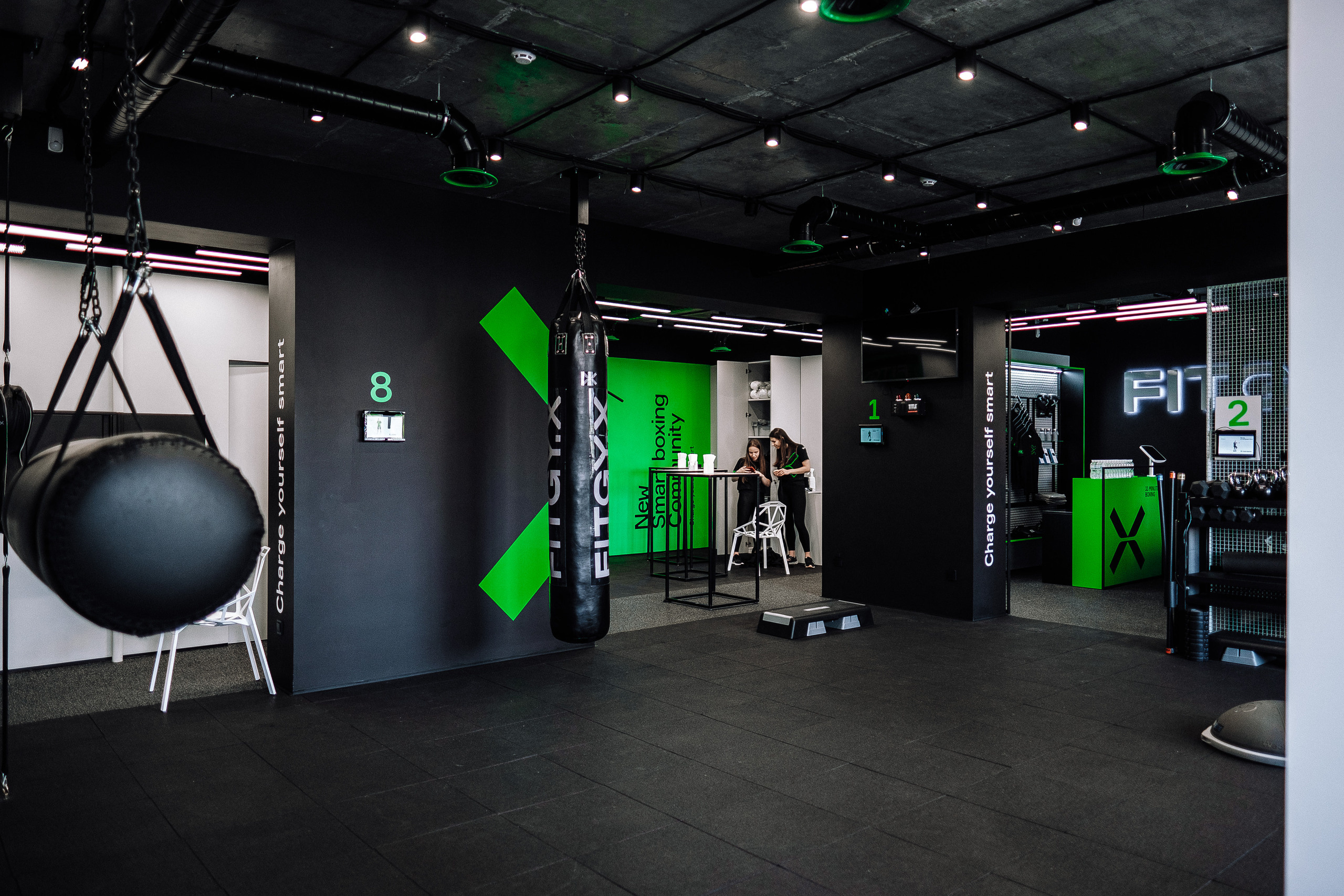 FitgyX контент 1 интерьер. Ivan Skufinsky — wedding and family photographer in Vancouver