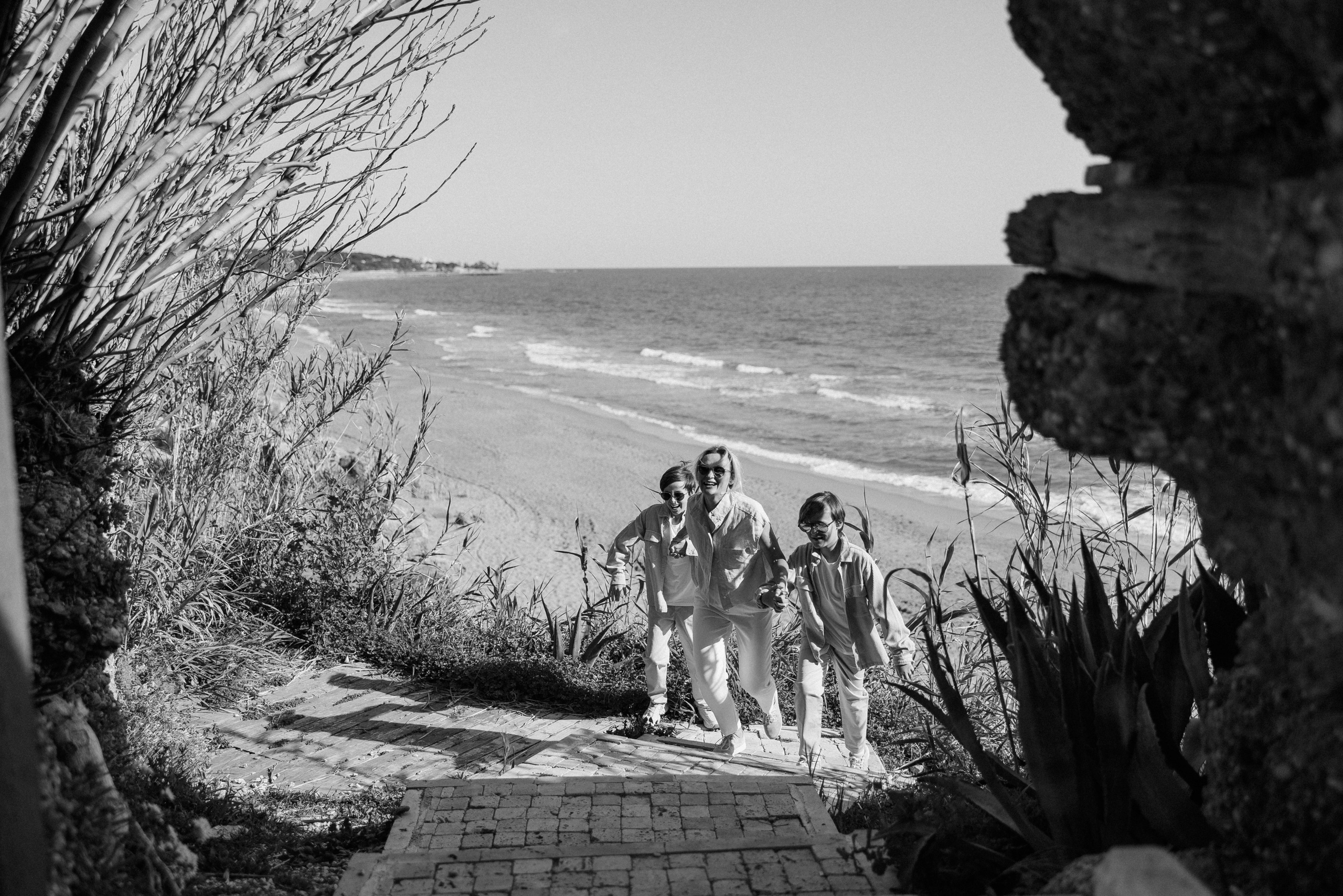 Family photo session on the beach in Vancouver BC Сanada. Twins. Ivan Skufinsky — wedding and family photographer in Vancouver