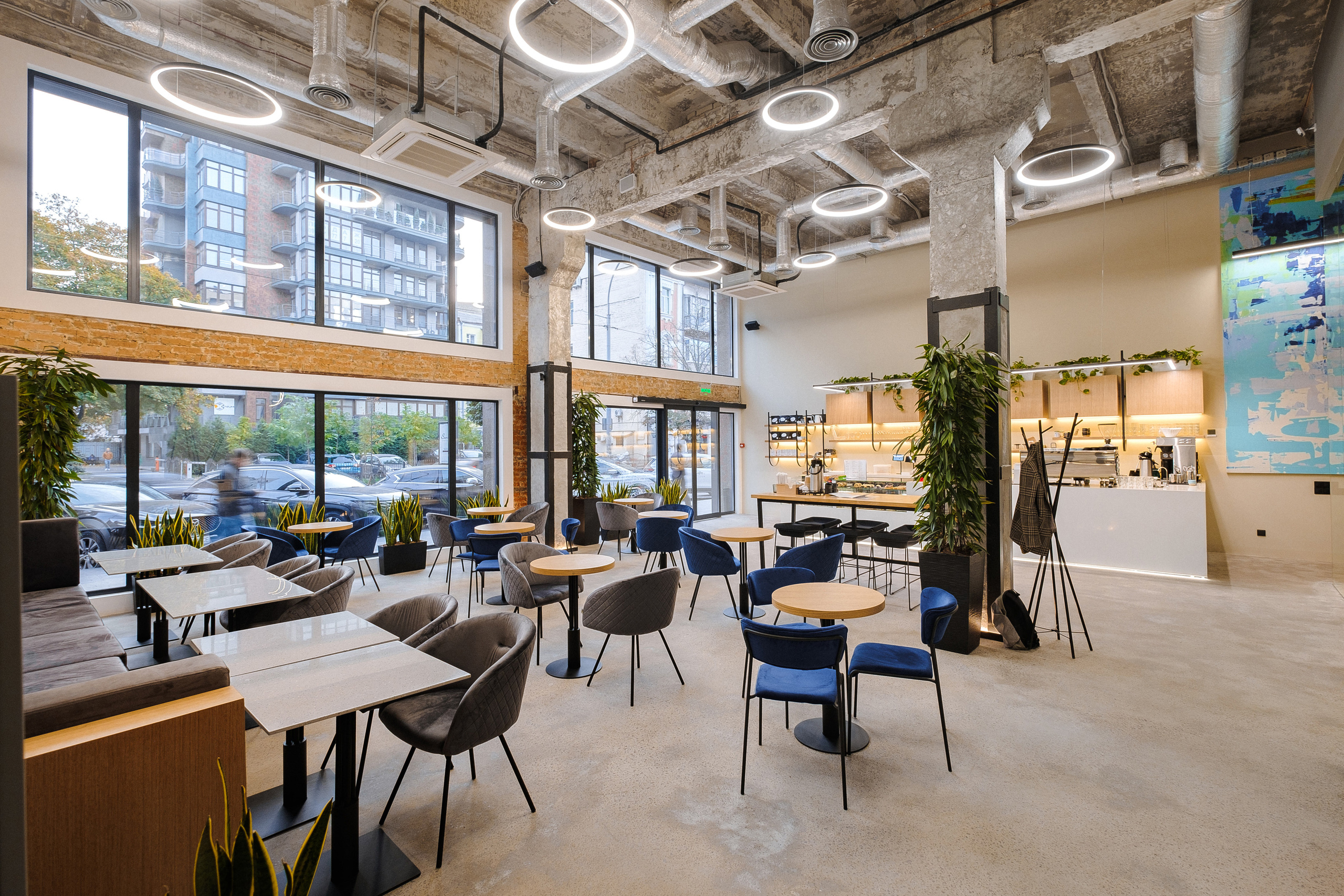 COFFEE HOUSE ТУТ БУДЕ. Ivan Skufinsky — wedding and family photographer in Vancouver