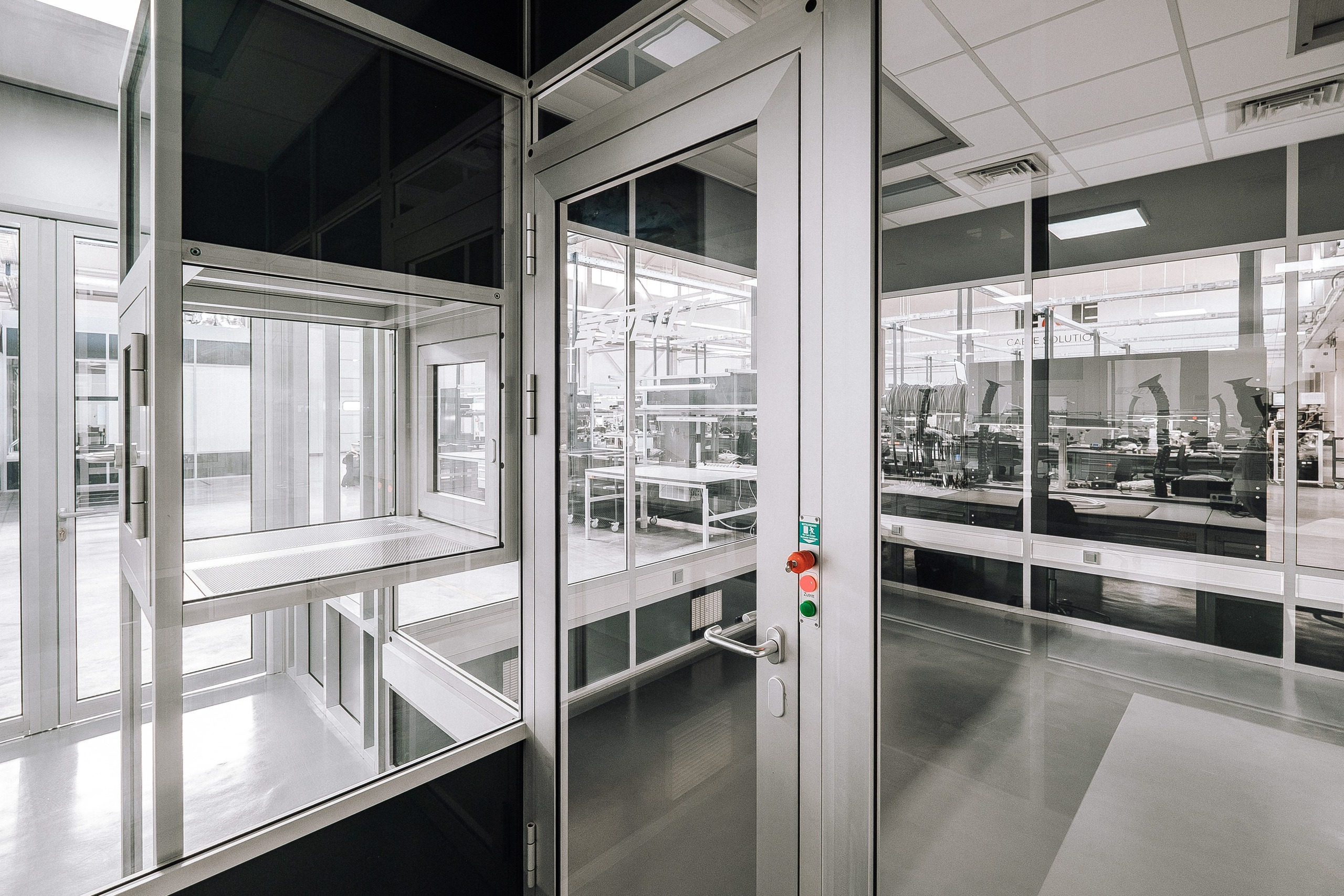 E & E Cable Solutions Factory. Ivan Skufinsky — wedding and family photographer in Vancouver