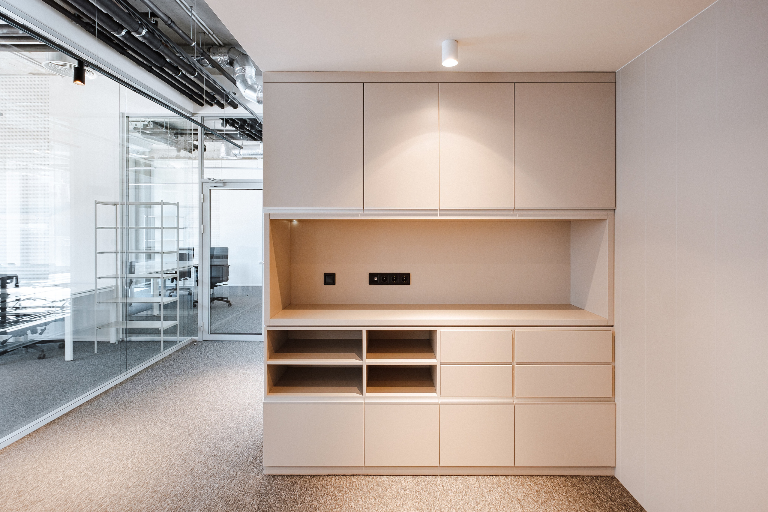 Interior photographer and videographer in Vancouver, BC, Canada. Ivan Skufinsky — wedding and family photographer in Vancouver