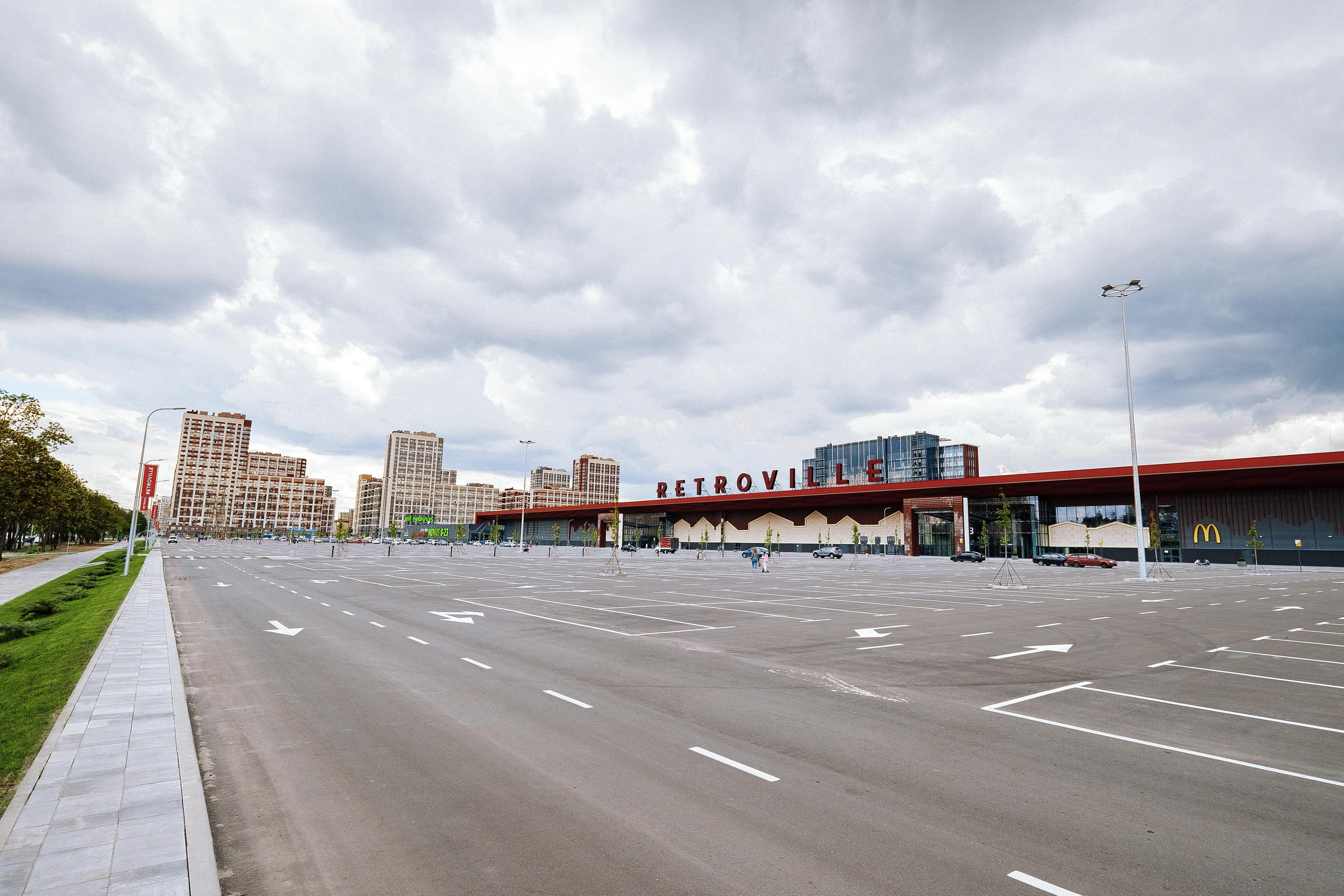 EXTERIER RETROVILLE. Ivan Skufinsky — wedding and family photographer in Vancouver