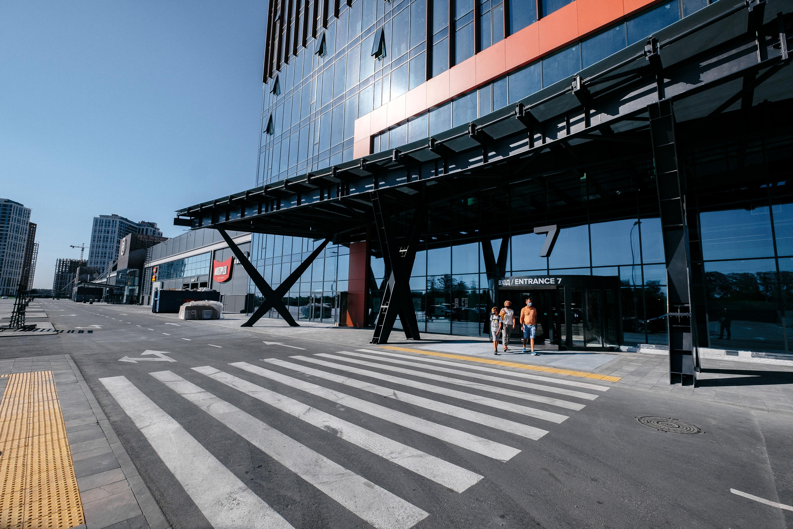 EXTERIER RETROVILLE. Ivan Skufinsky — wedding and family photographer in Vancouver