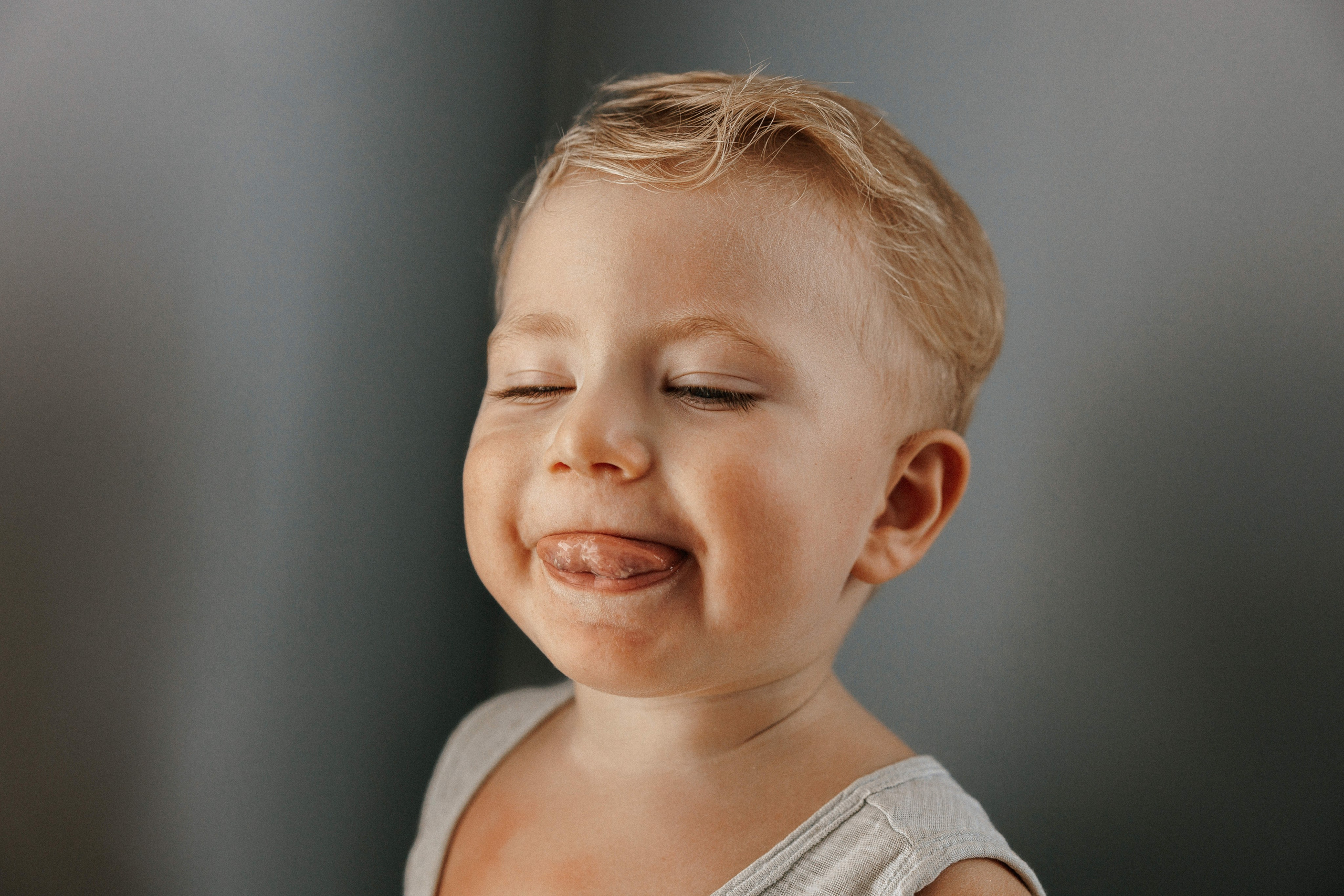 Home family shoot. Ivan Skufinsky — wedding and family photographer in Vancouver