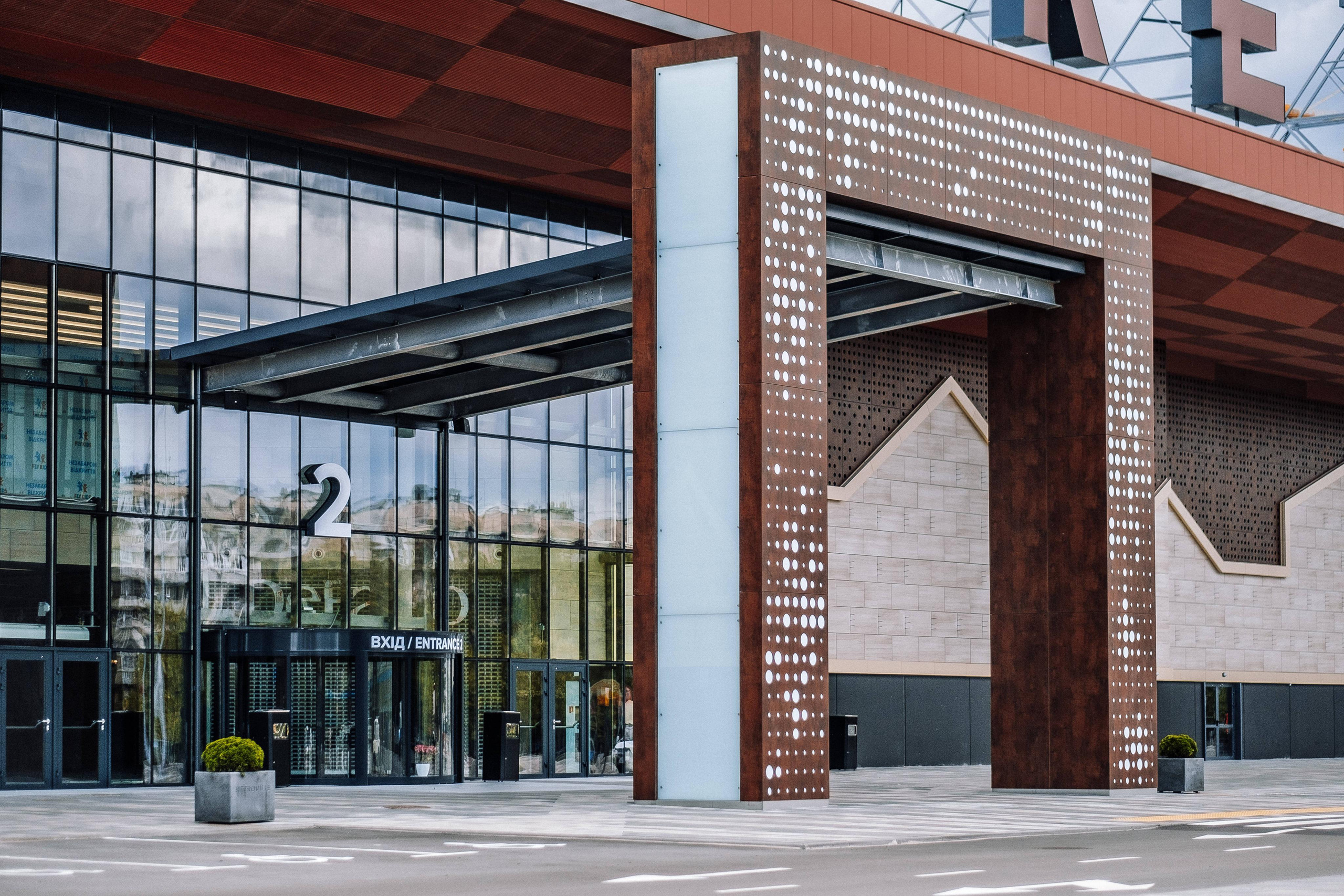 EXTERIER RETROVILLE. Ivan Skufinsky — wedding and family photographer in Vancouver