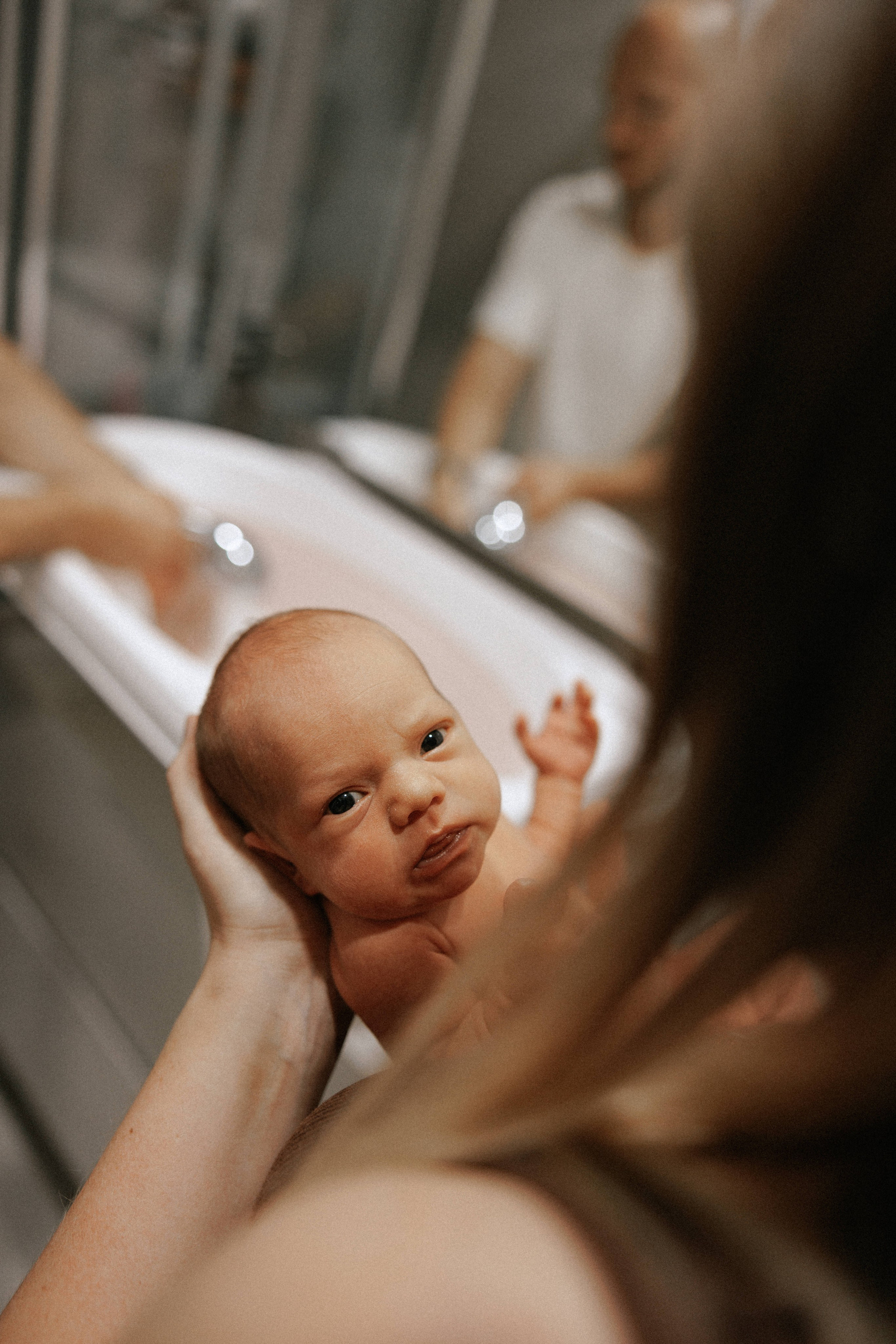 Family photo session at home. home family photo session with a newborn. Ivan Skufinsky — wedding and family photographer in Vancouver