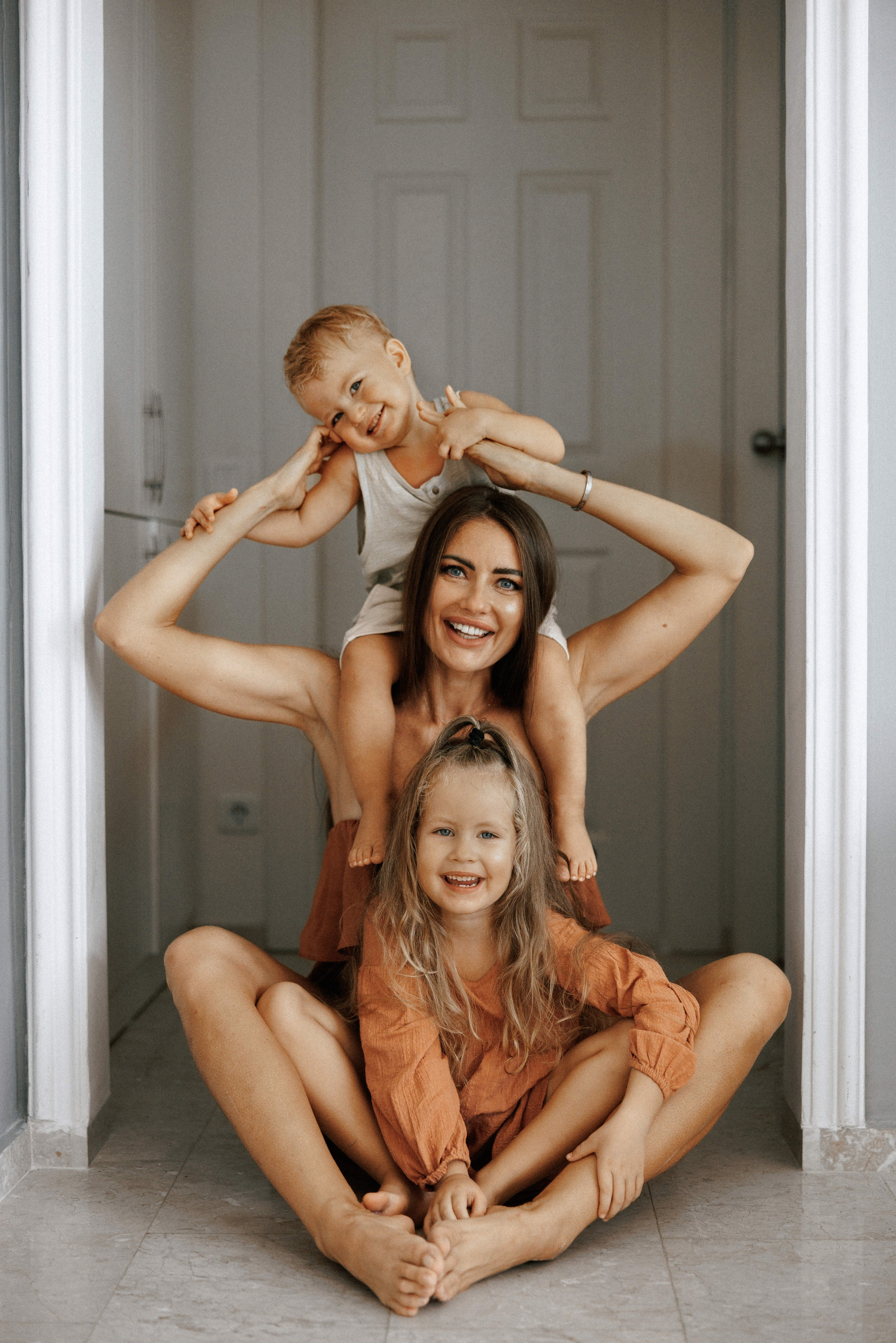 Home family shoot. Ivan Skufinsky — wedding and family photographer in Vancouver