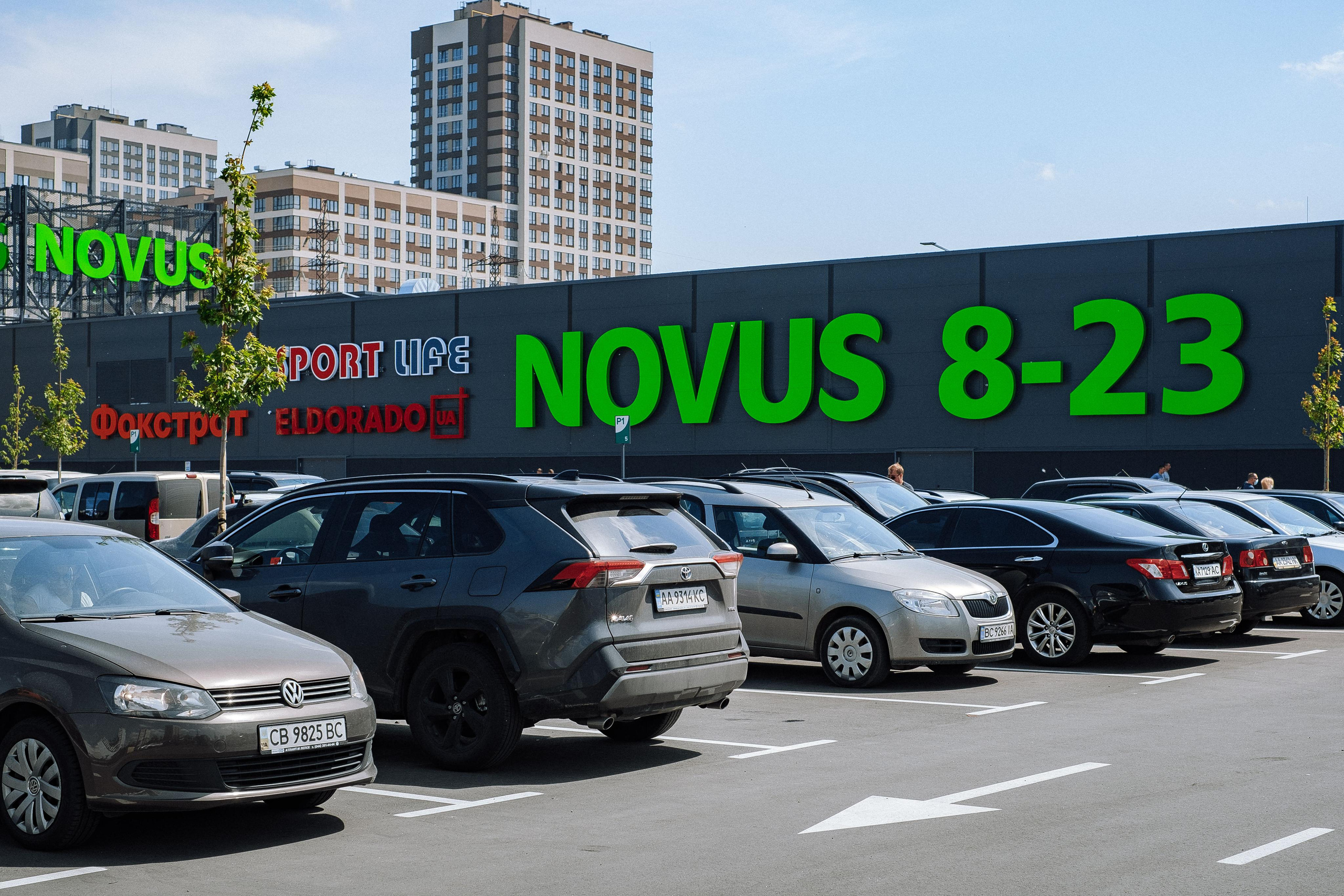 EXTERIER RETROVILLE. Ivan Skufinsky — wedding and family photographer in Vancouver