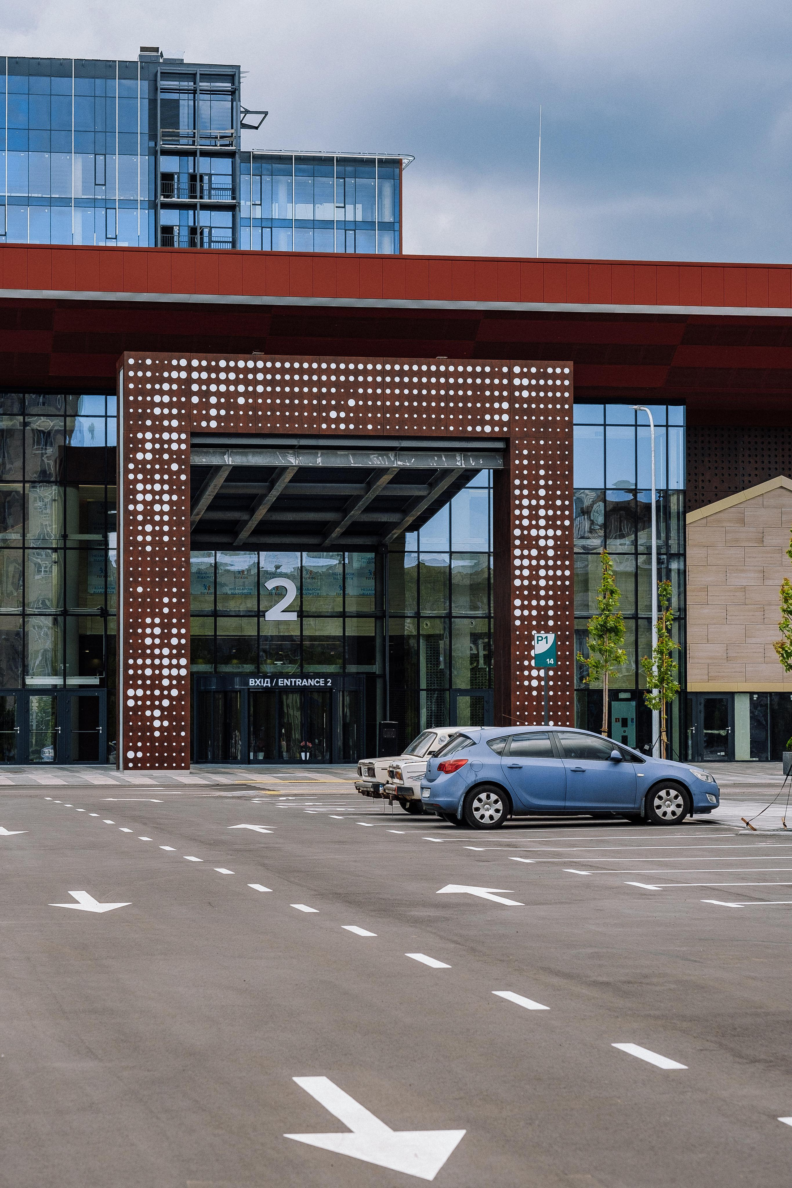 EXTERIER RETROVILLE. Ivan Skufinsky — wedding and family photographer in Vancouver