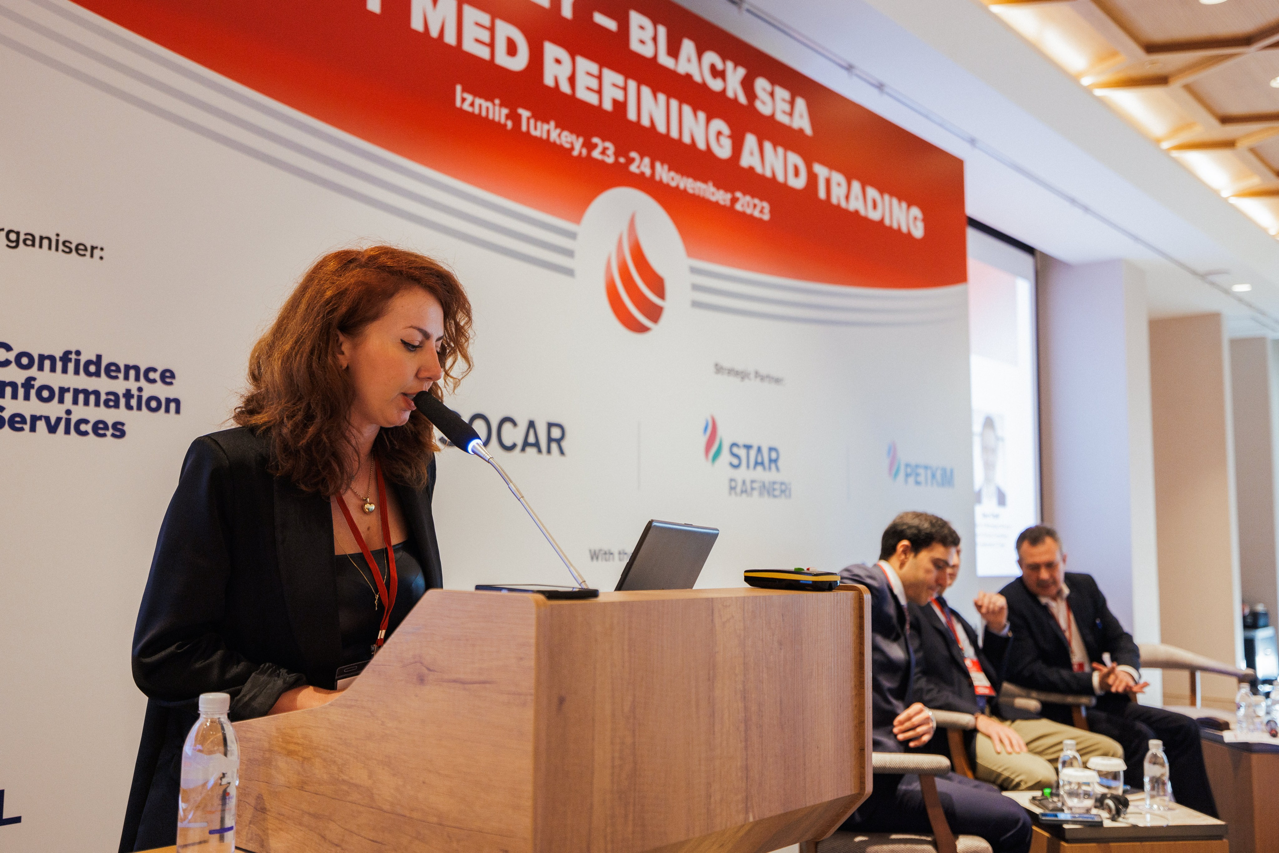 EXECUTIVE RETREAT Izmir Confidence Information Services. Ivan Skufinsky — wedding and family photographer in Vancouver