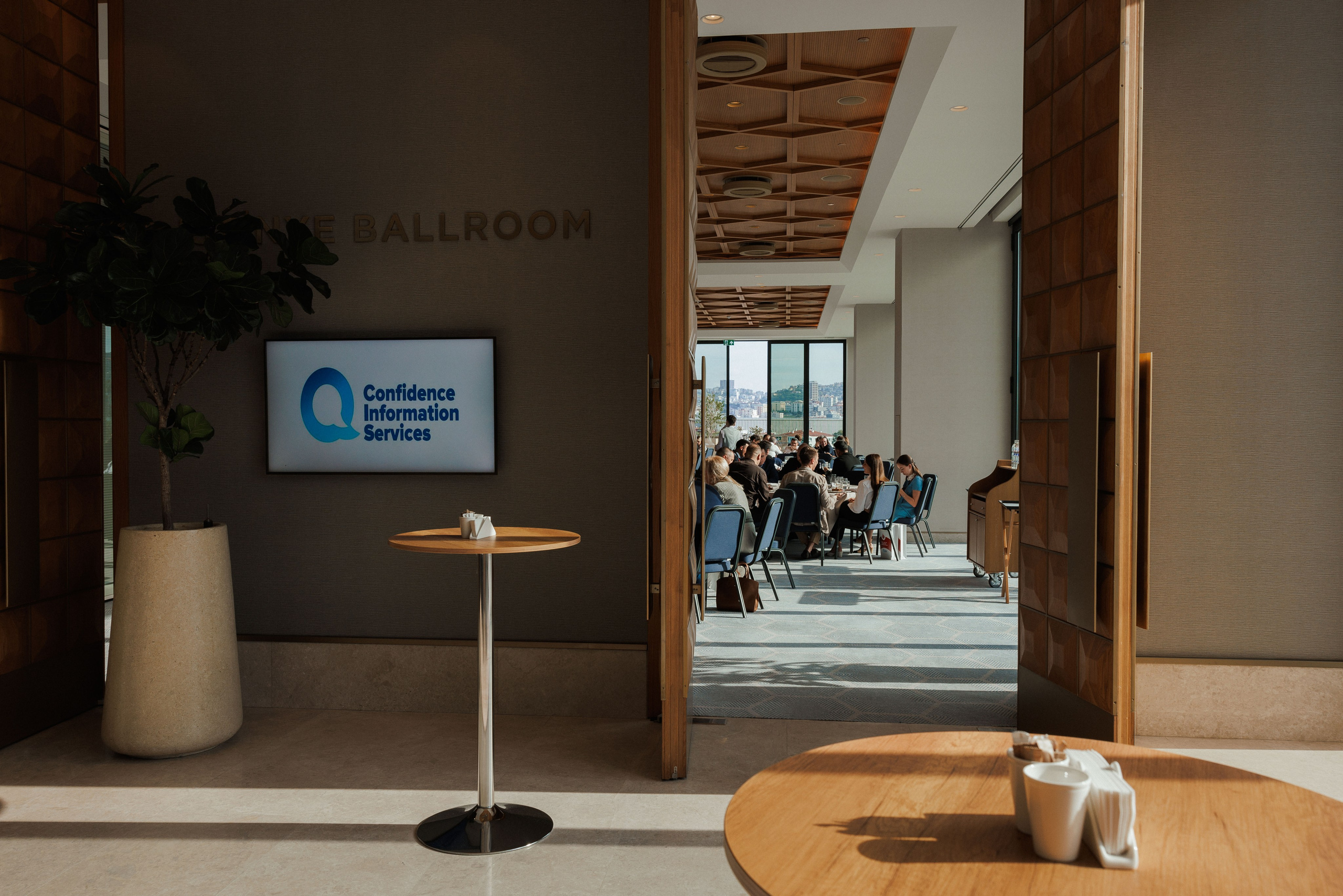 EXECUTIVE RETREAT Izmir Confidence Information Services. Ivan Skufinsky — wedding and family photographer in Vancouver