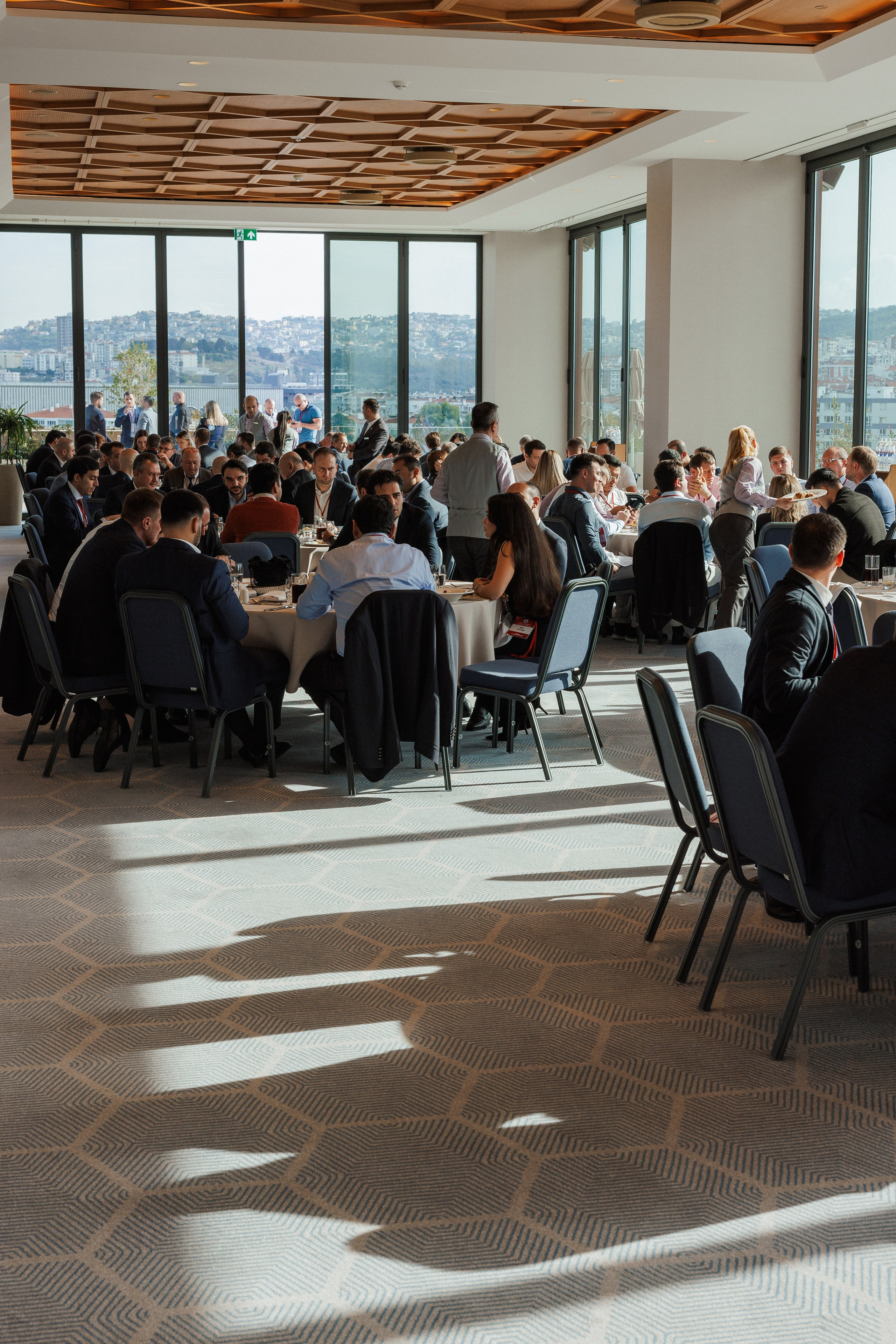 EXECUTIVE RETREAT Izmir Confidence Information Services. Ivan Skufinsky — wedding and family photographer in Vancouver