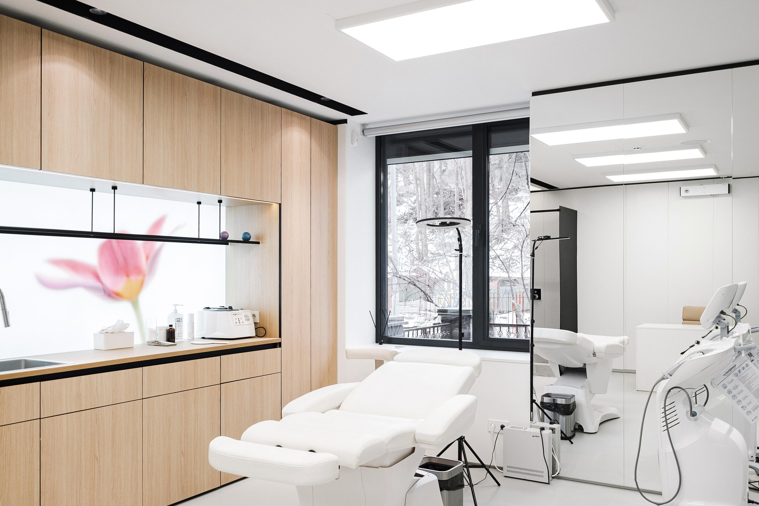 BEAUTY SAIOON OI. Ivan Skufinsky — wedding and family photographer in Vancouver