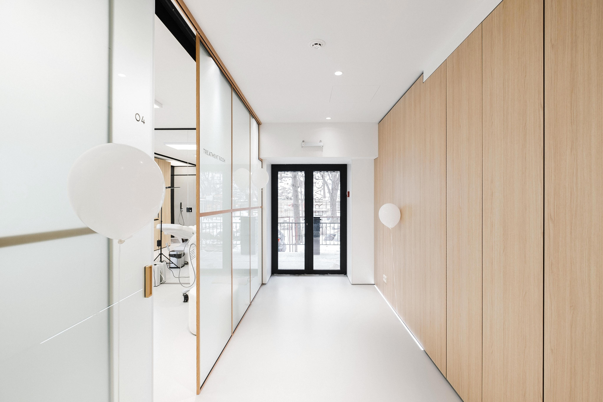 BEAUTY SAIOON OI. Ivan Skufinsky — wedding and family photographer in Vancouver