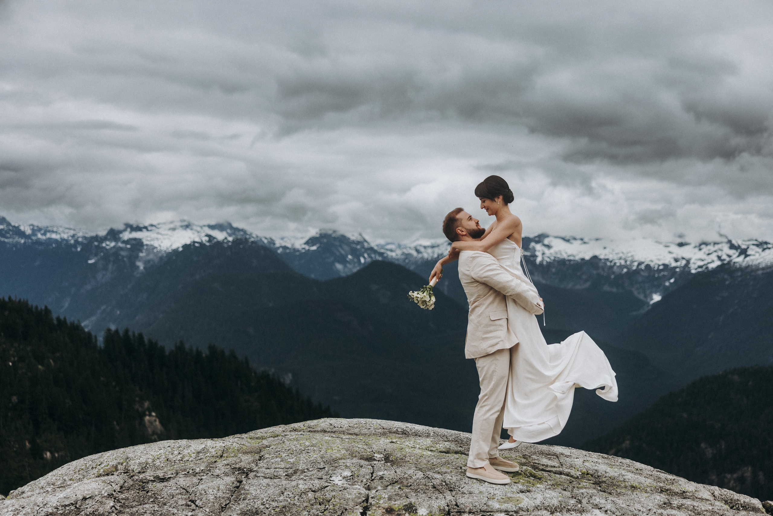 Sky-High Love: Stunning Vancouver Mountain Wedding Shoot by Helicopter. Ivan Skufinsky — wedding and family photographer in Vancouver