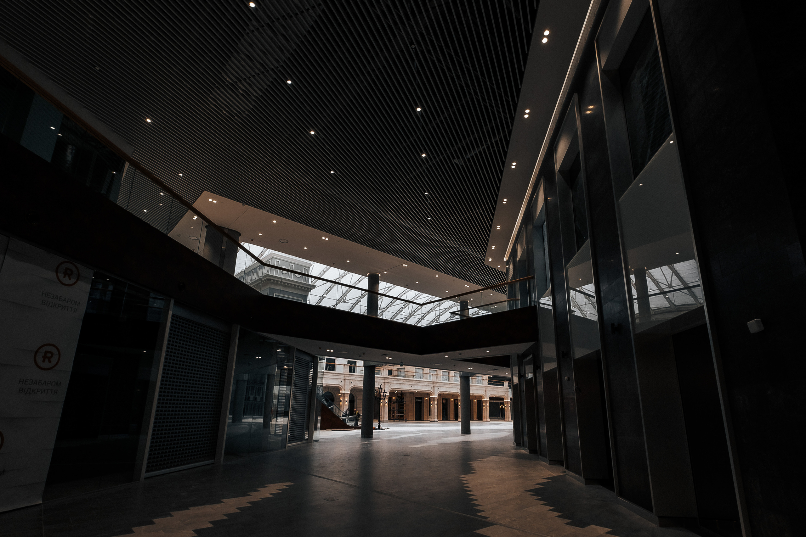 INTERIOR RETROVILLE. Ivan Skufinsky — wedding and family photographer in Vancouver