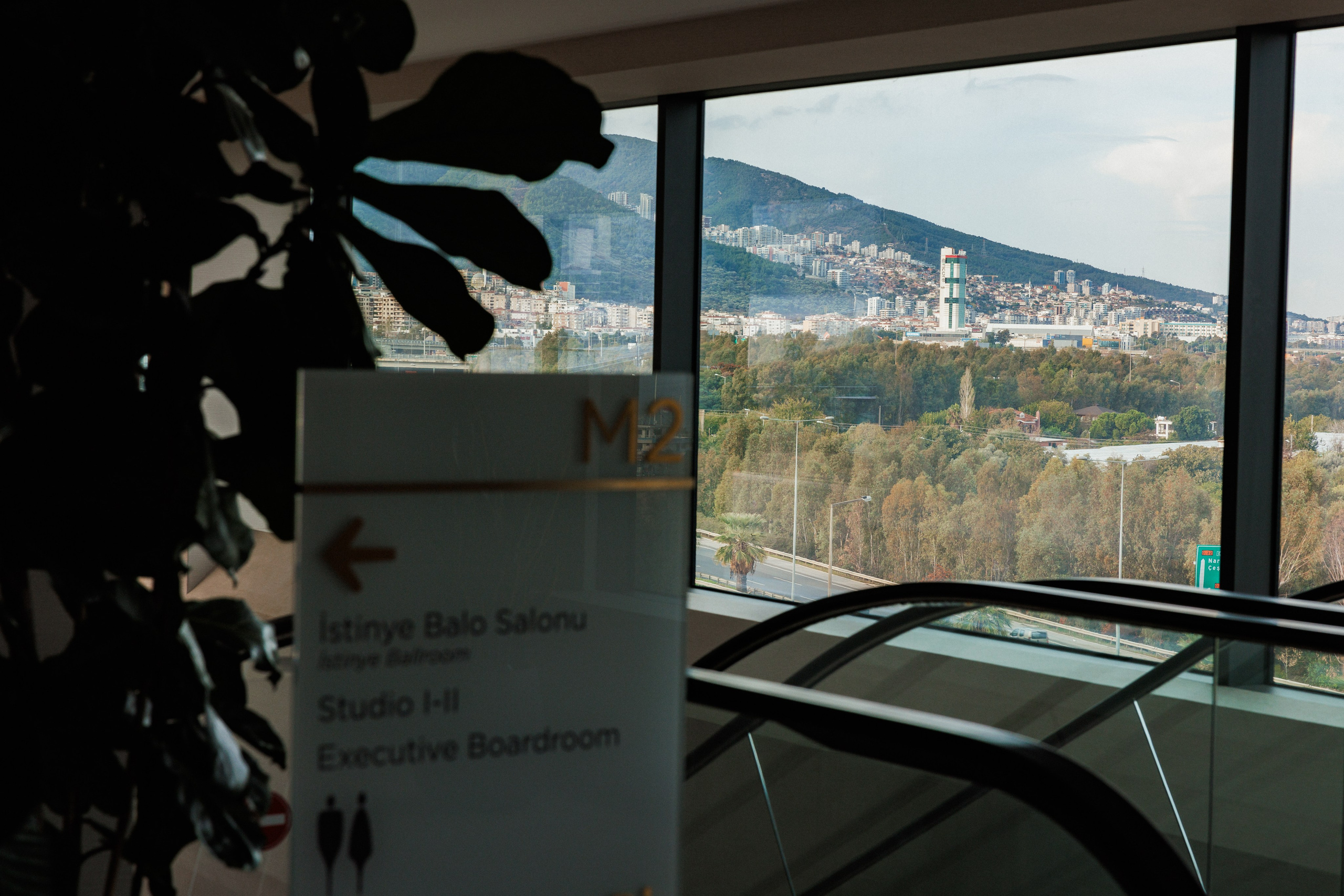 EXECUTIVE RETREAT Izmir Confidence Information Services. Ivan Skufinsky — wedding and family photographer in Vancouver