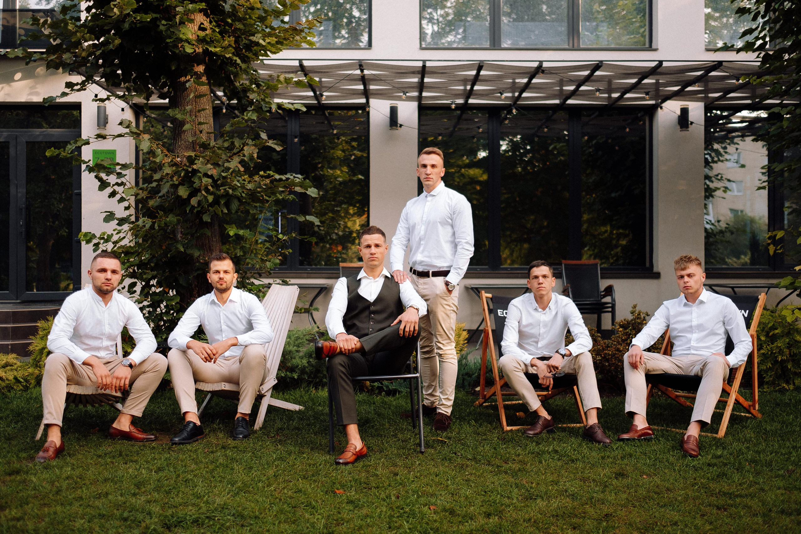 сборы жениха, жених с друзьями