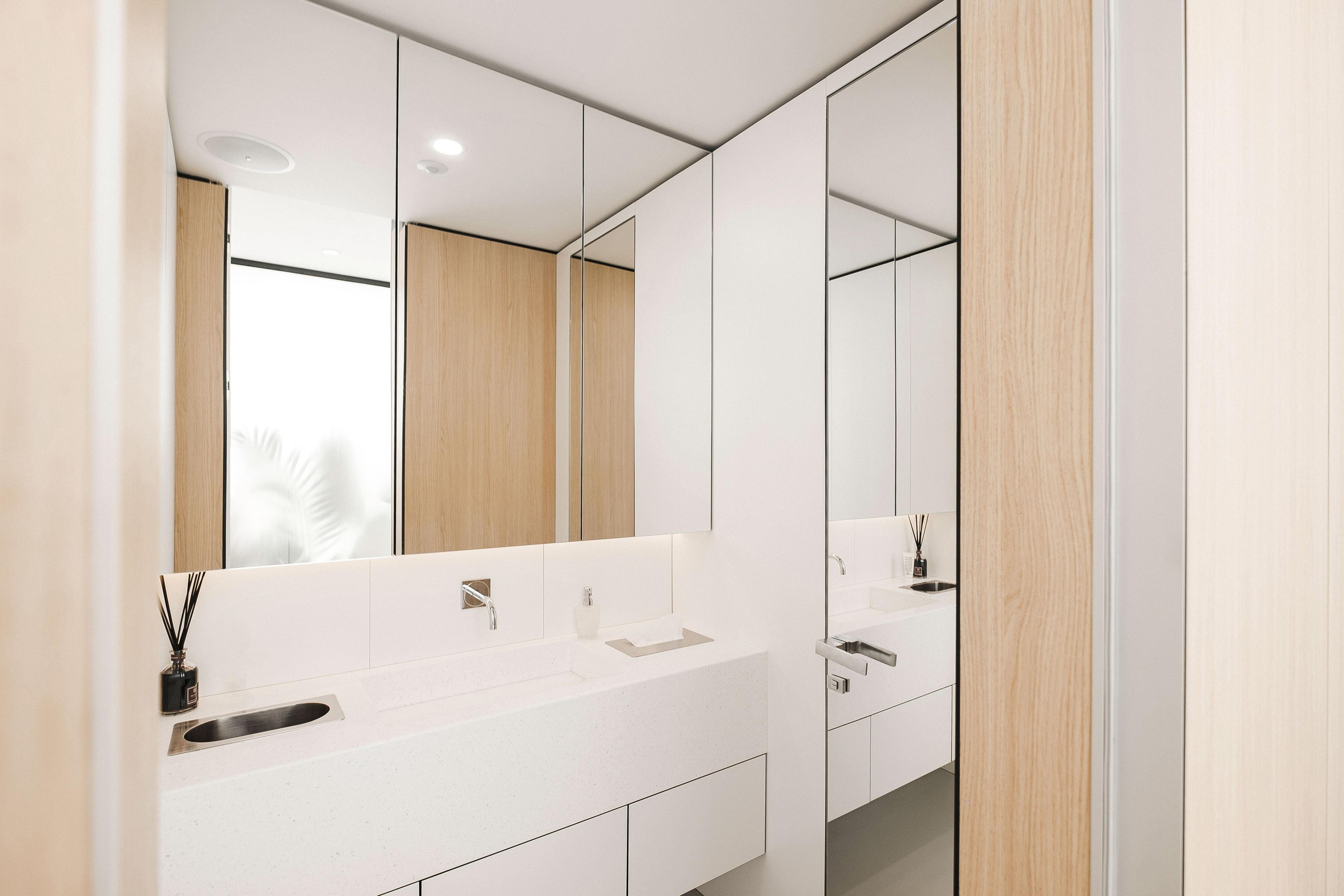 BEAUTY SAIOON OI. Ivan Skufinsky — wedding and family photographer in Vancouver