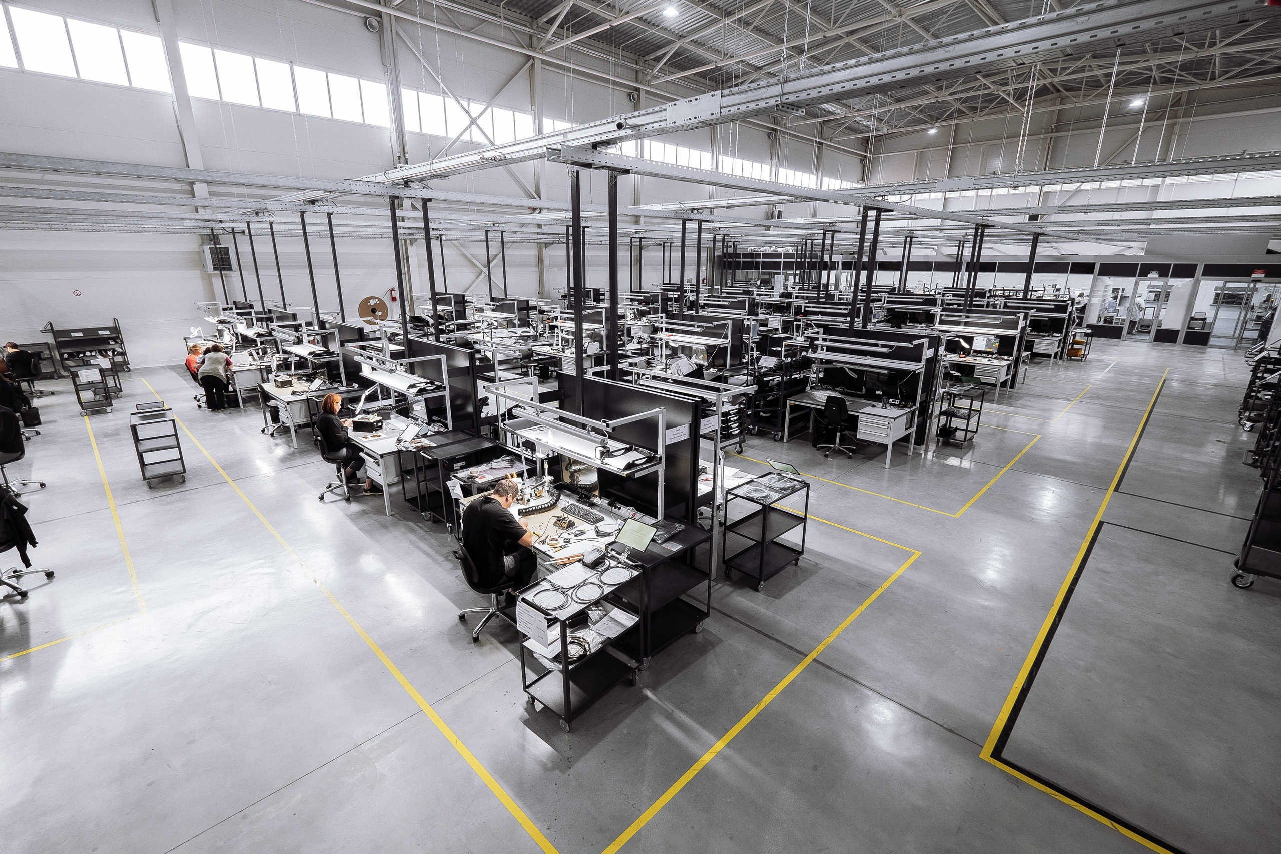 E & E Cable Solutions Factory. Ivan Skufinsky — wedding and family photographer in Vancouver