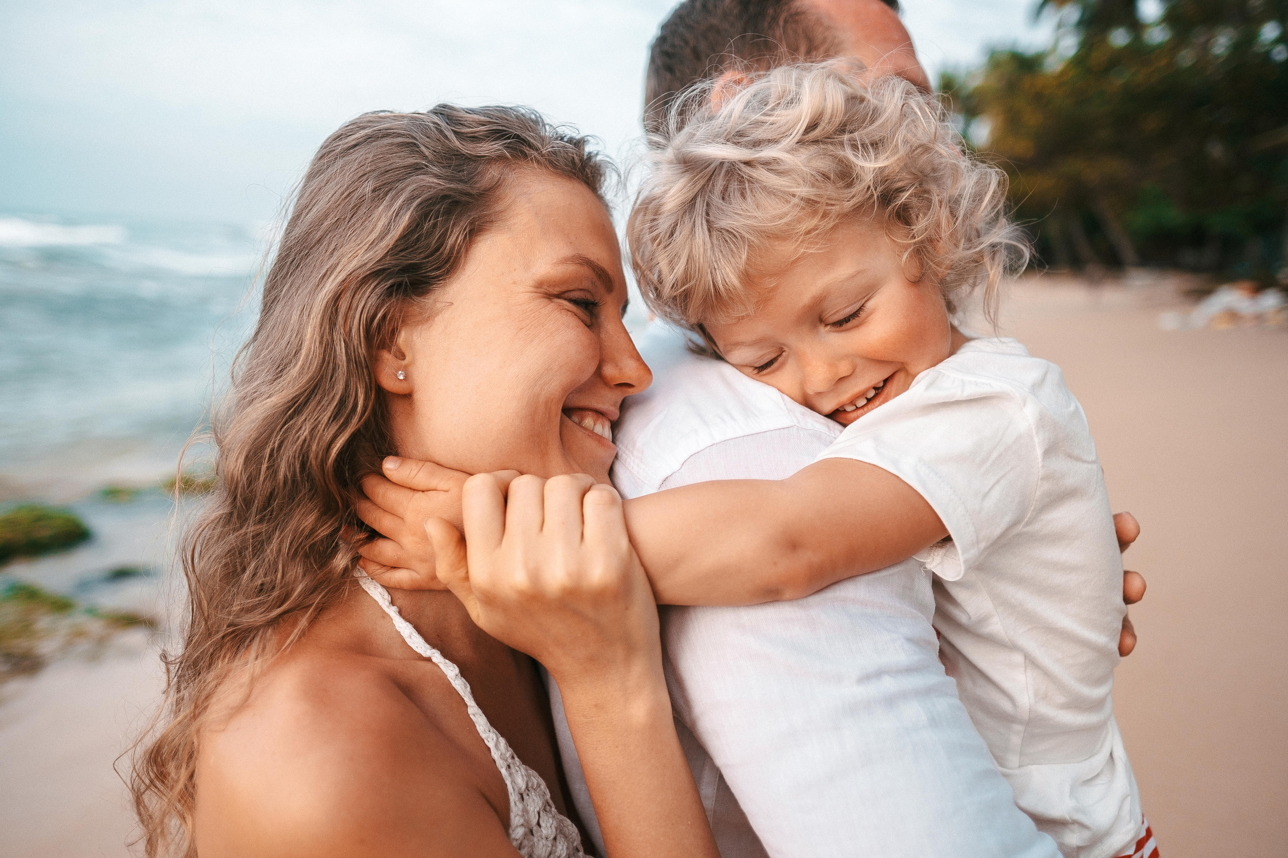 Gena+Katya+Liza Dalavella beach. Ivan Skufinsky — wedding and family photographer in Vancouver
