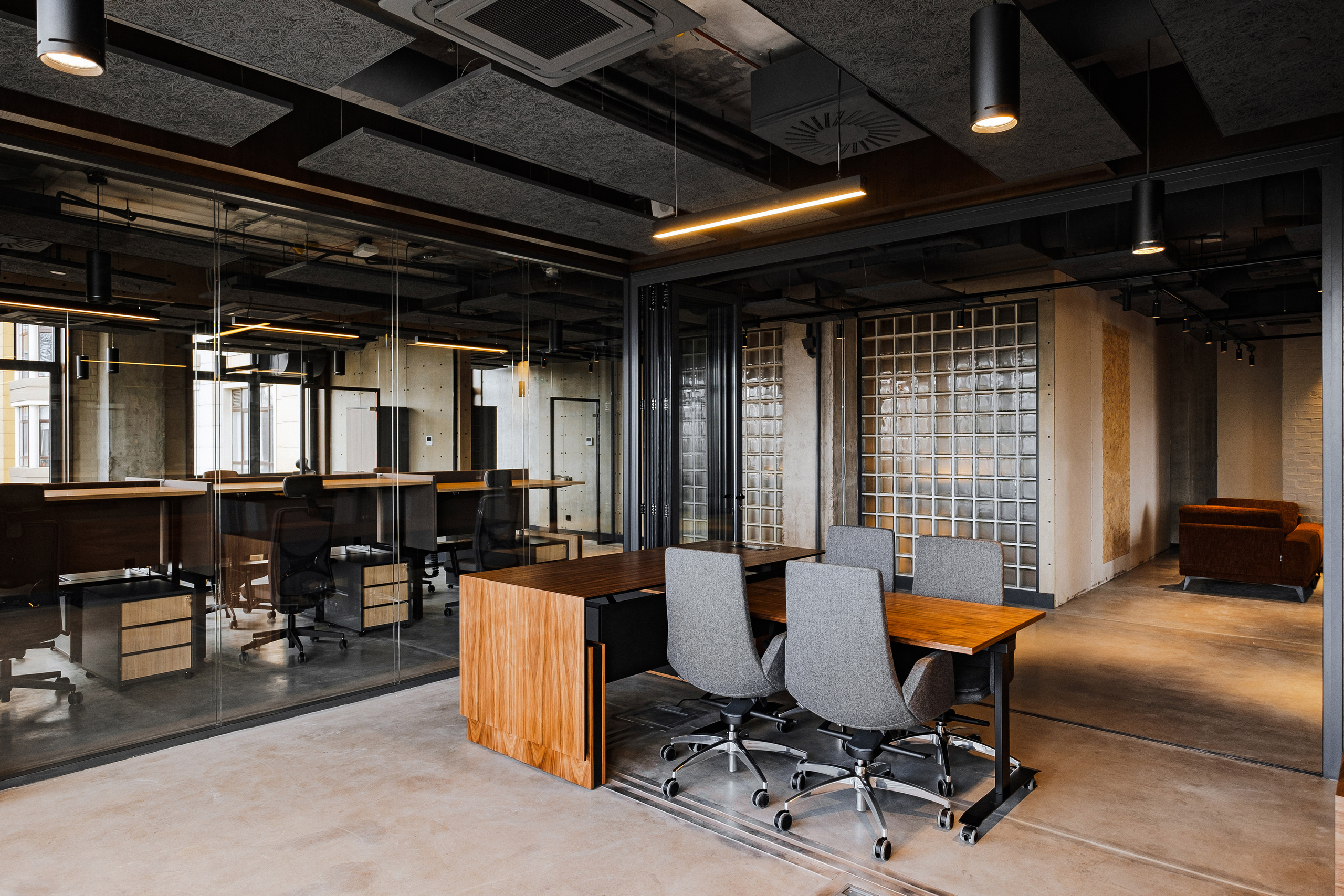 МACNAVI. Ivan Skufinsky — wedding and family photographer in Vancouver