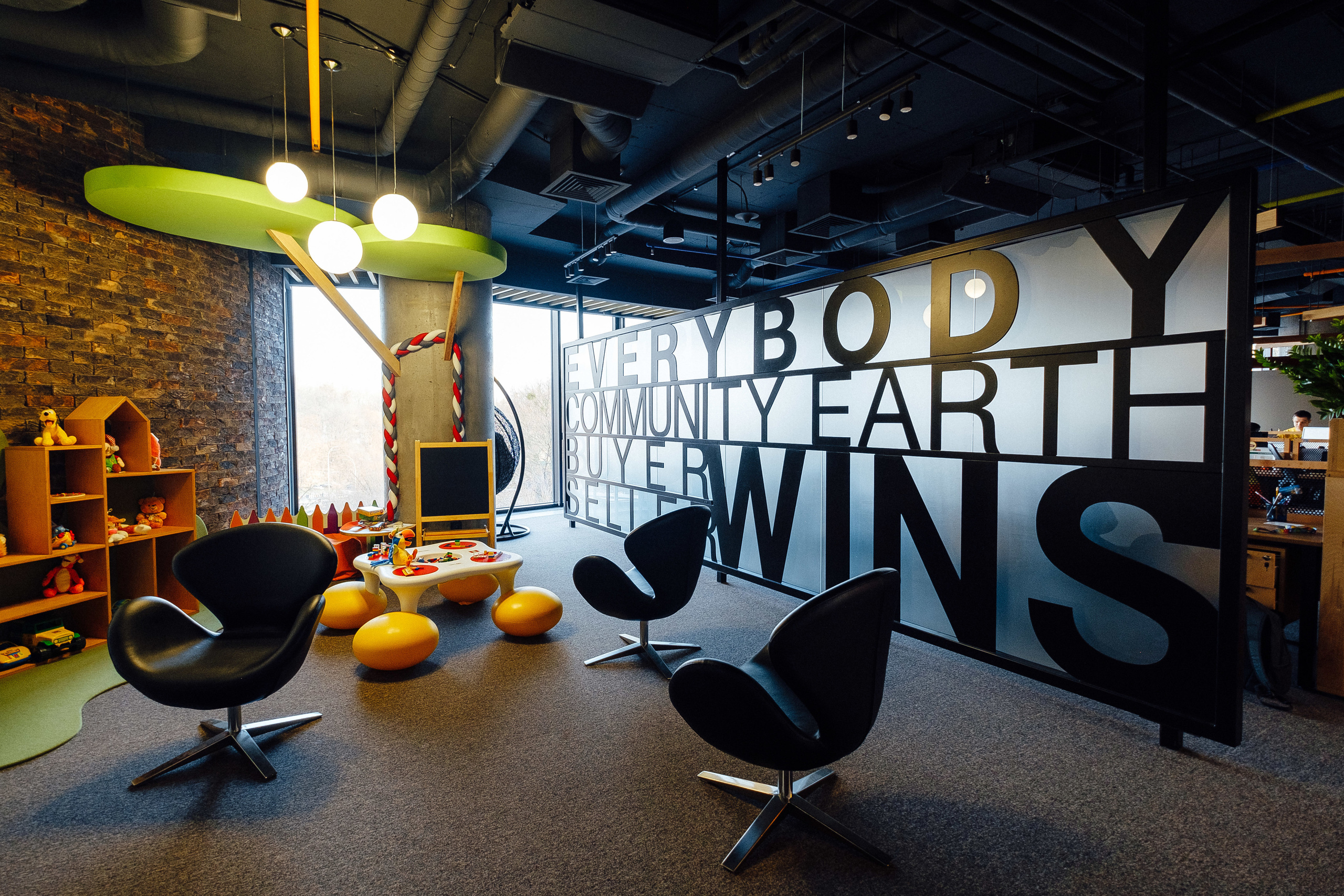 Фотоэкскурсия в компанию OLX. Ivan Skufinsky — wedding and family photographer in Vancouver